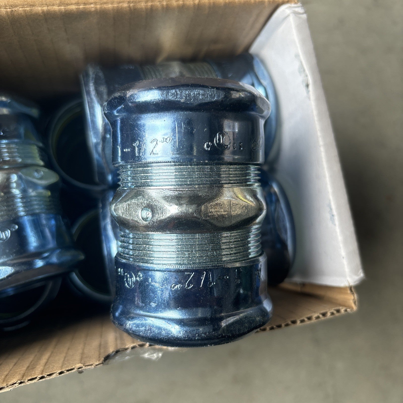 Arlington 834RT 1 1/2" Raintight EMT Compression Coupling Qty 102
