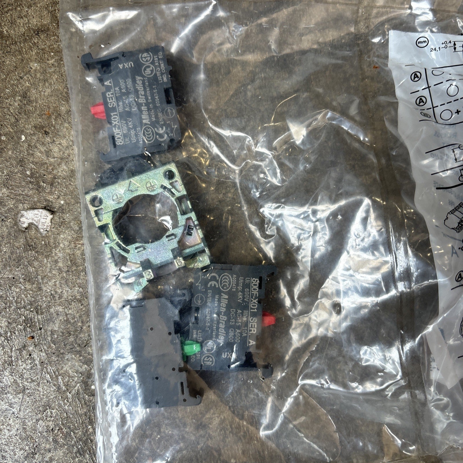 Allen Bradley 800FM-MT64MX12 Push Button, 60mm, Twist To Release1