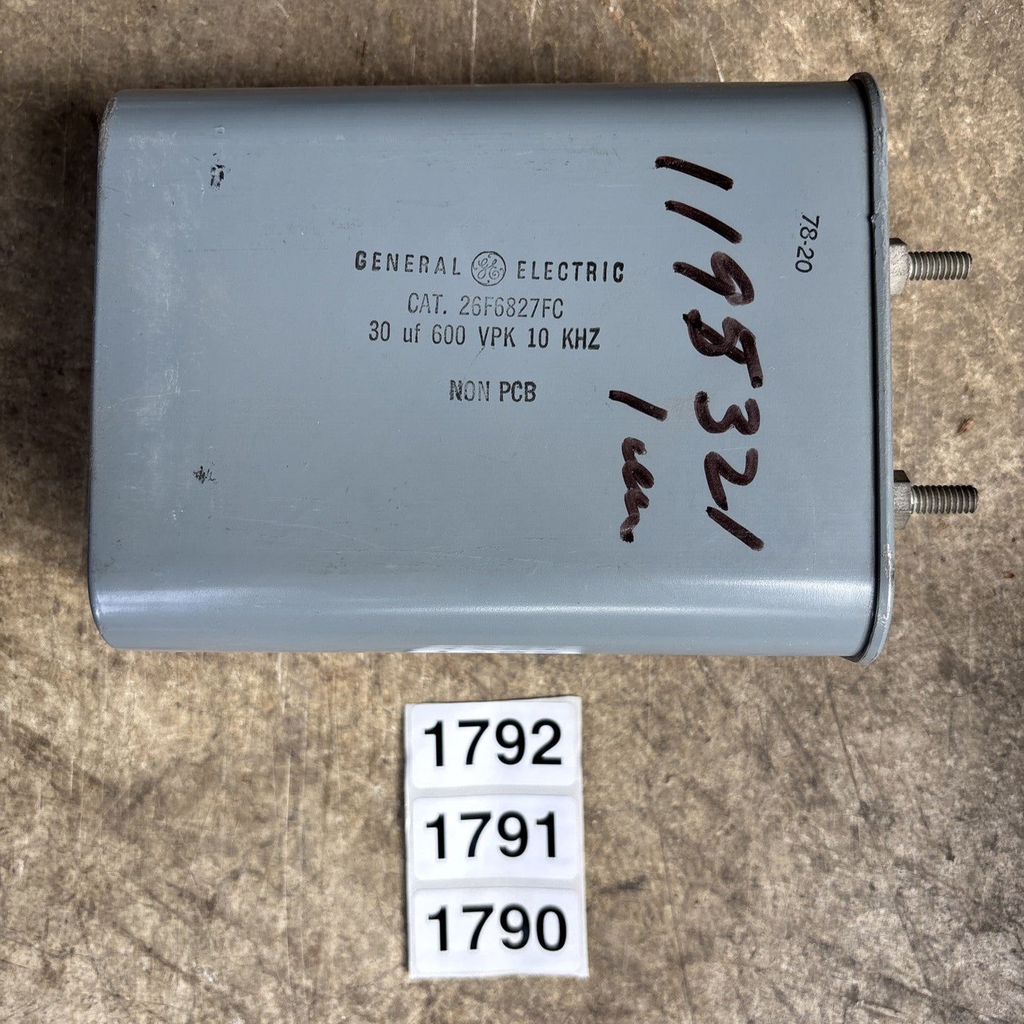 GE CAPACITOR  26F6827FC    30uf   600 VPK  10 KHZ   NON PCB   LOC BB0