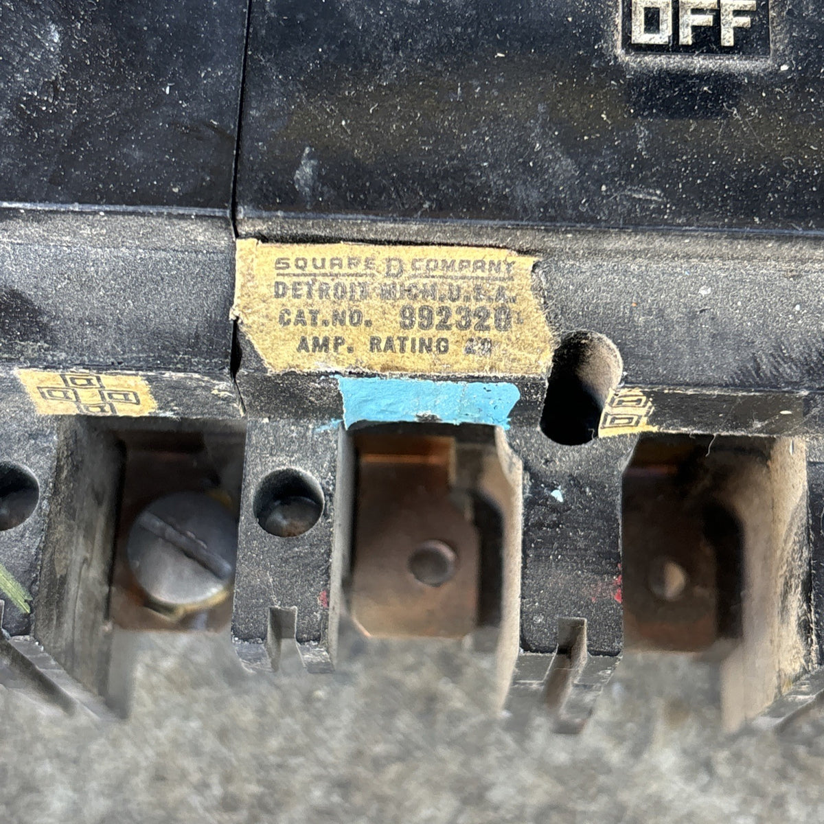 Square D Black 992320 20 Amp Circuit Breaker (Missing Screws)4