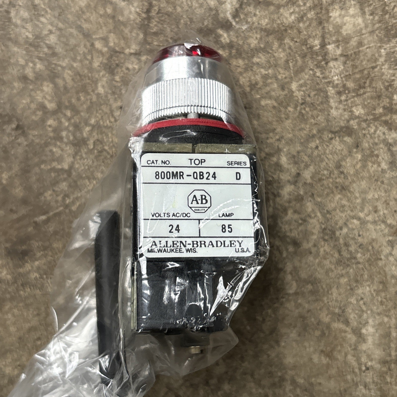 Allen Bradley 800MR QB24RA Ser D 24V Extended Red Lens Push Button Illuminated3