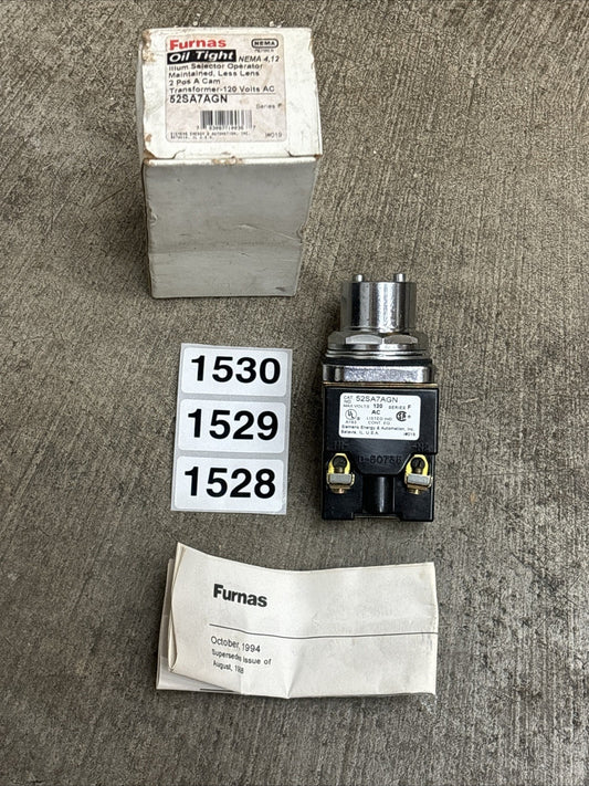 NEW FURNAS OIL TIGHT ILLUM. SELECTOR OPERATOR 52SA7AGN POSITION CONTROL F SER.0