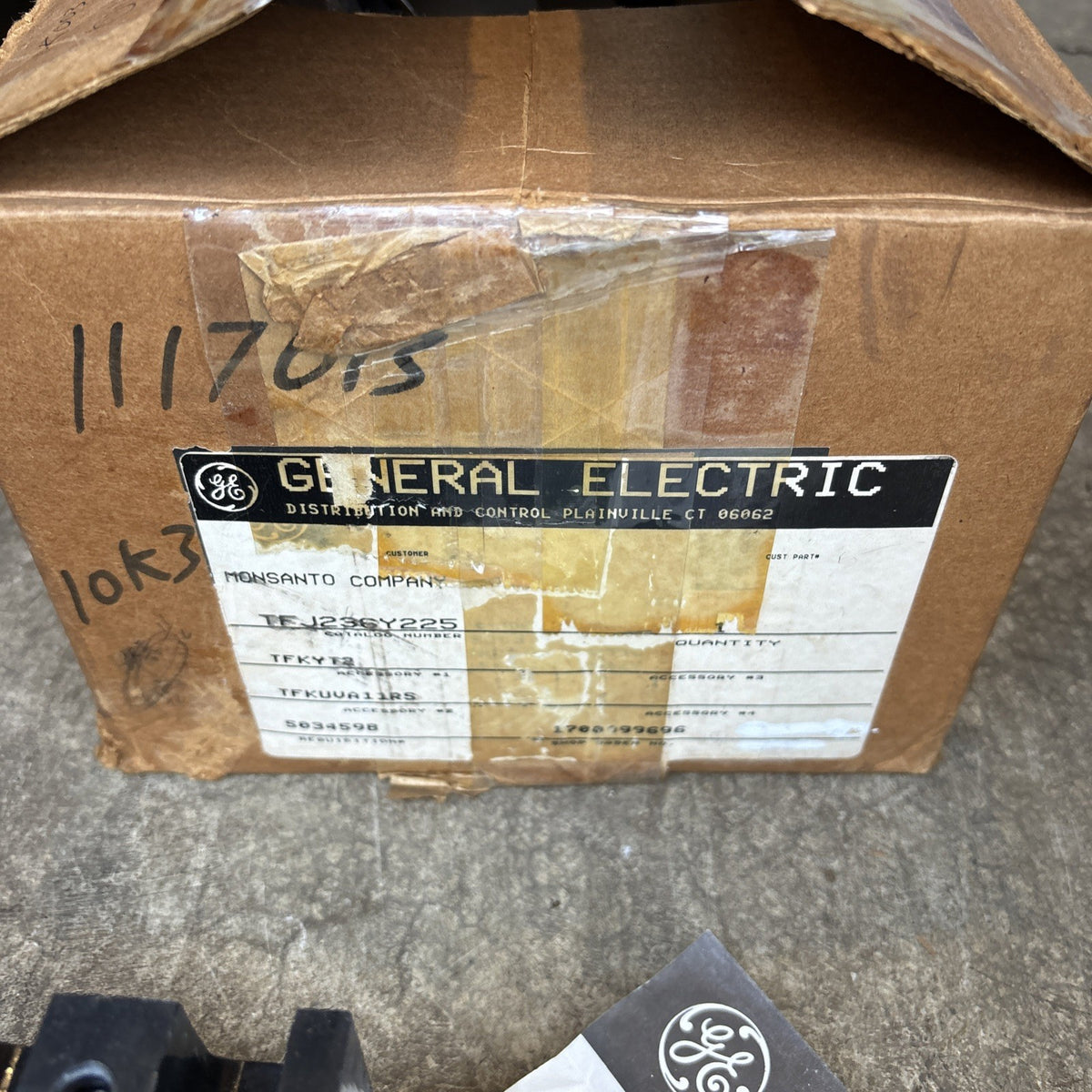 New Old Stock GE TFJ226Y225 Molded Case Switch 225 amp 2 Pole 600 volt w/ UVR1