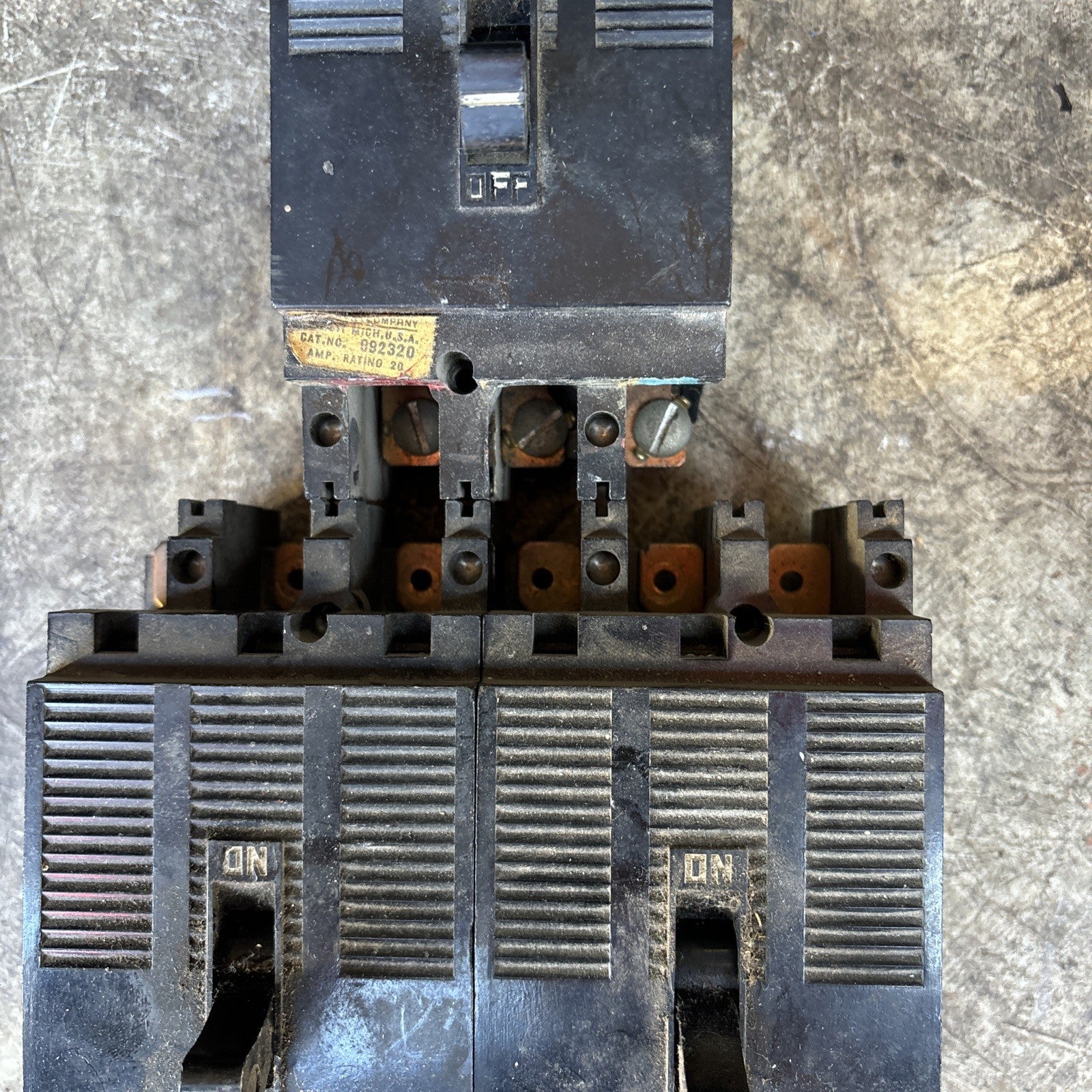 Square D Black 992320 20 Amp Circuit Breaker (Missing Screws)2