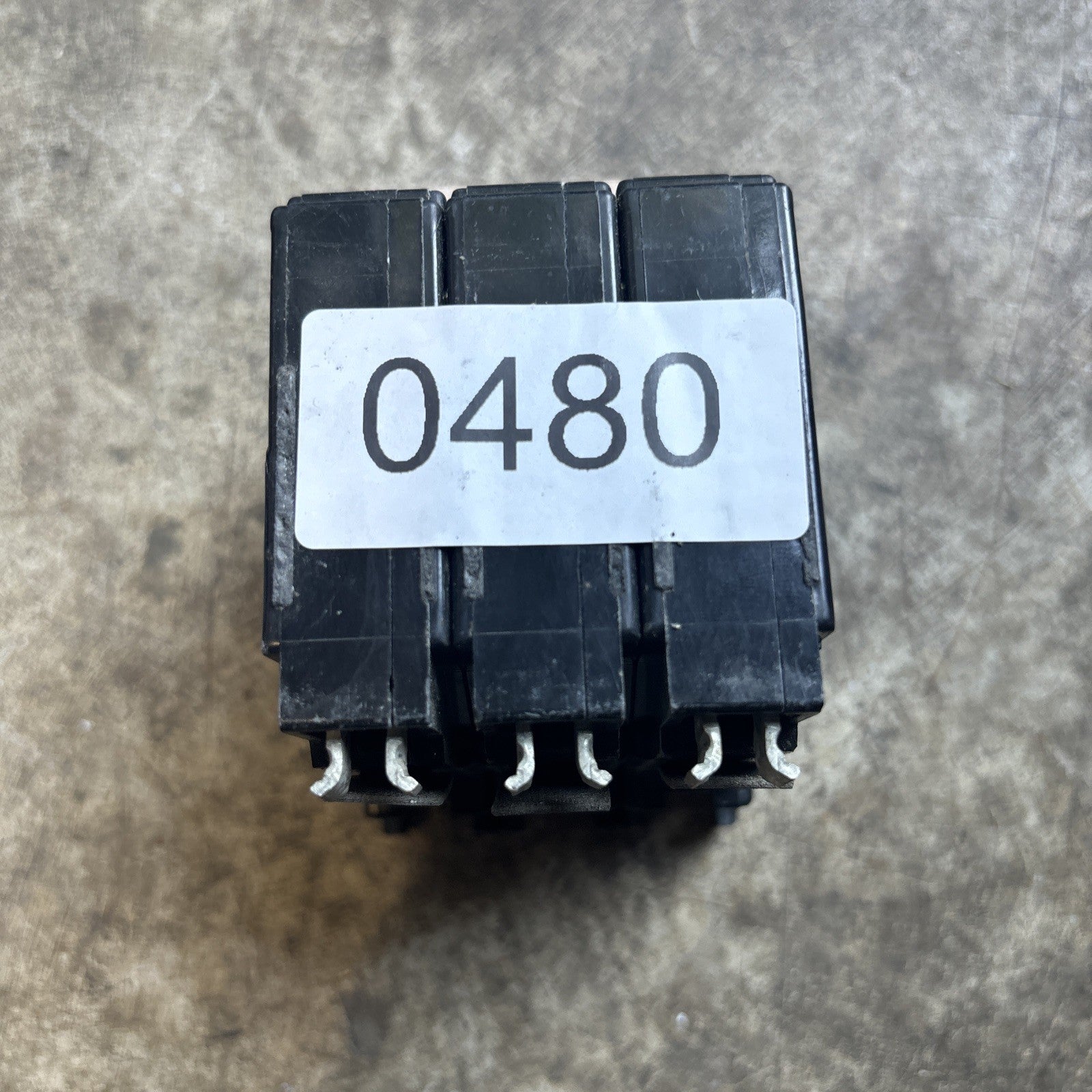ONE USED TESTED Cutler Hammer CH315 15 Amp 3 Pole 240V Plug On FREE SHIPPING2