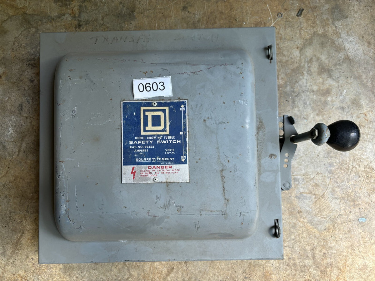 Square D 82352 Non Fusible Double Throw Safety Switch 60 Amp 240 Vac0