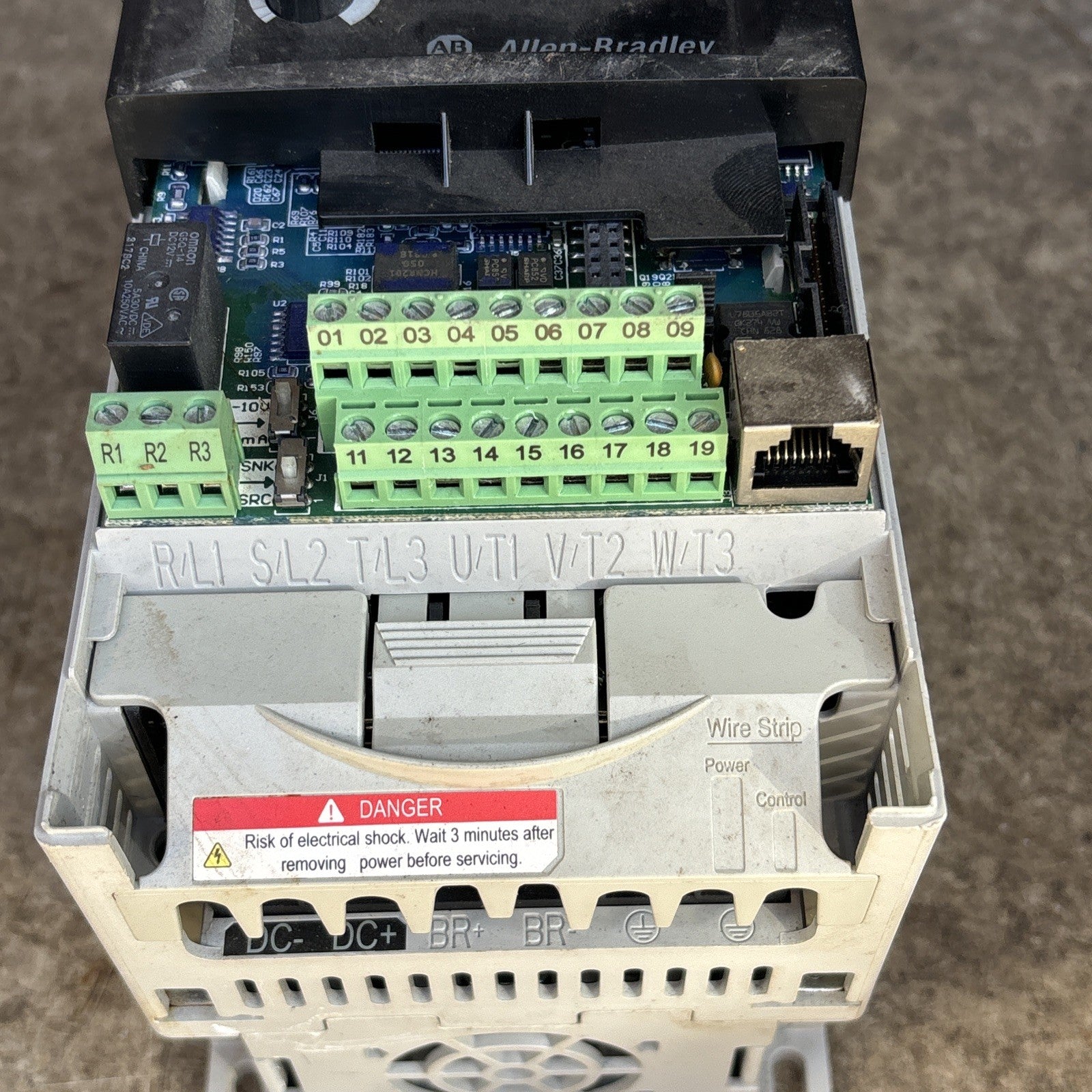 Allen Bradley Powerflex 40 22B D2P3N104 Ser A 1 HP AC Drive, 380 V 480 V 3 Phase2