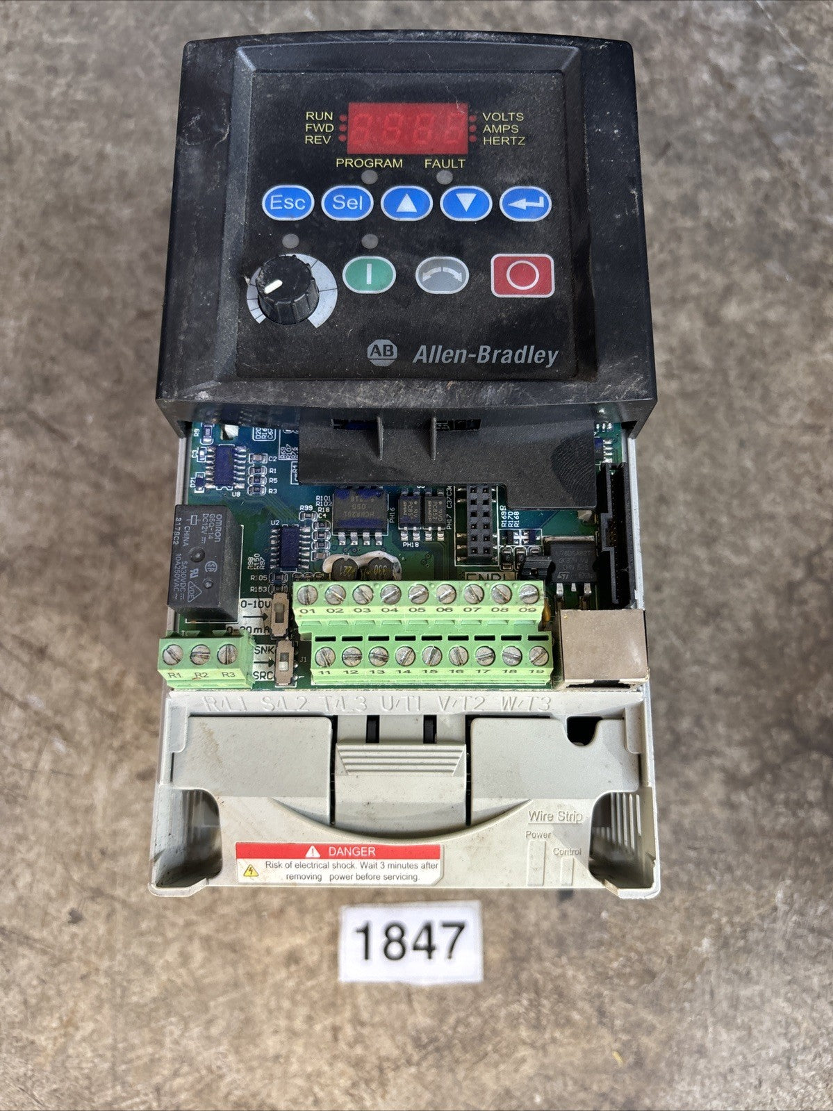 Allen Bradley Powerflex 40 22B D2P3N104 Ser A 1 HP AC Drive, 380 V 480 V 3 Phase0