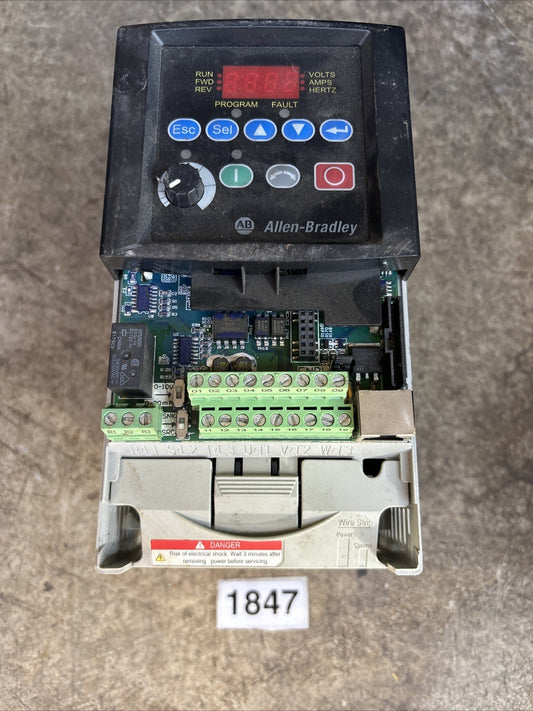 Allen Bradley Powerflex 40 22B D2P3N104 Ser A 1 HP AC Drive, 380 V 480 V 3 Phase0