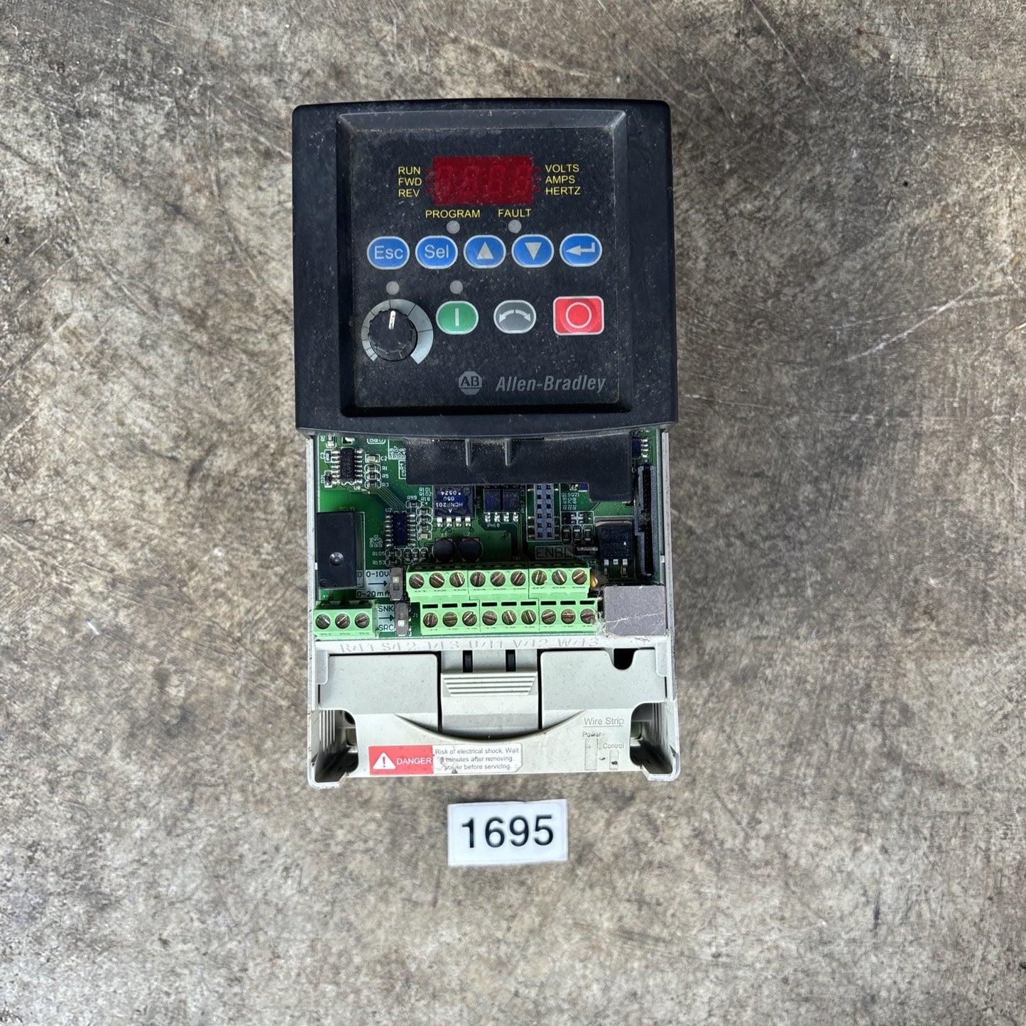 Allen Bradley Powerflex 40 22B D2P3N104 1.0HP AC drive, 380v 480v0