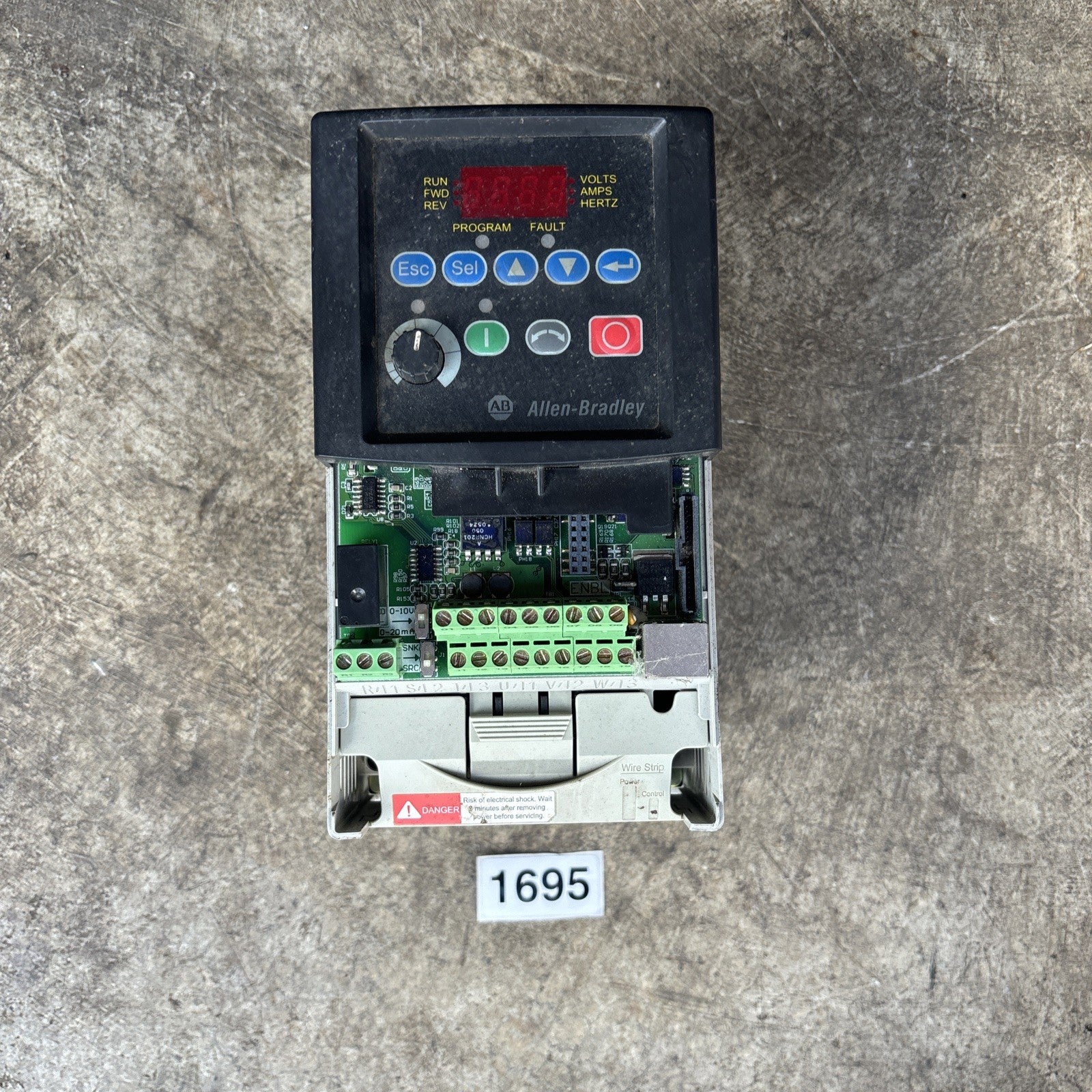 Allen Bradley Powerflex 40 22B D2P3N104 1.0HP AC drive, 380v 480v0
