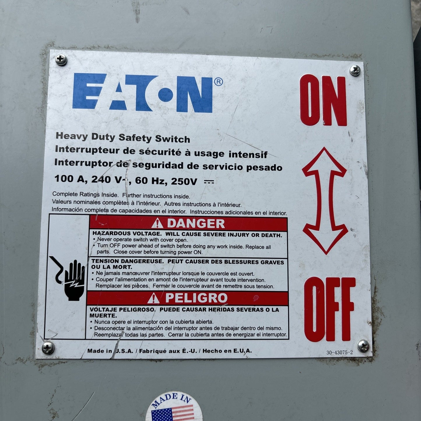 DH323NGK Eaton Cutler Hammer 100A Fusible Switch 240V1