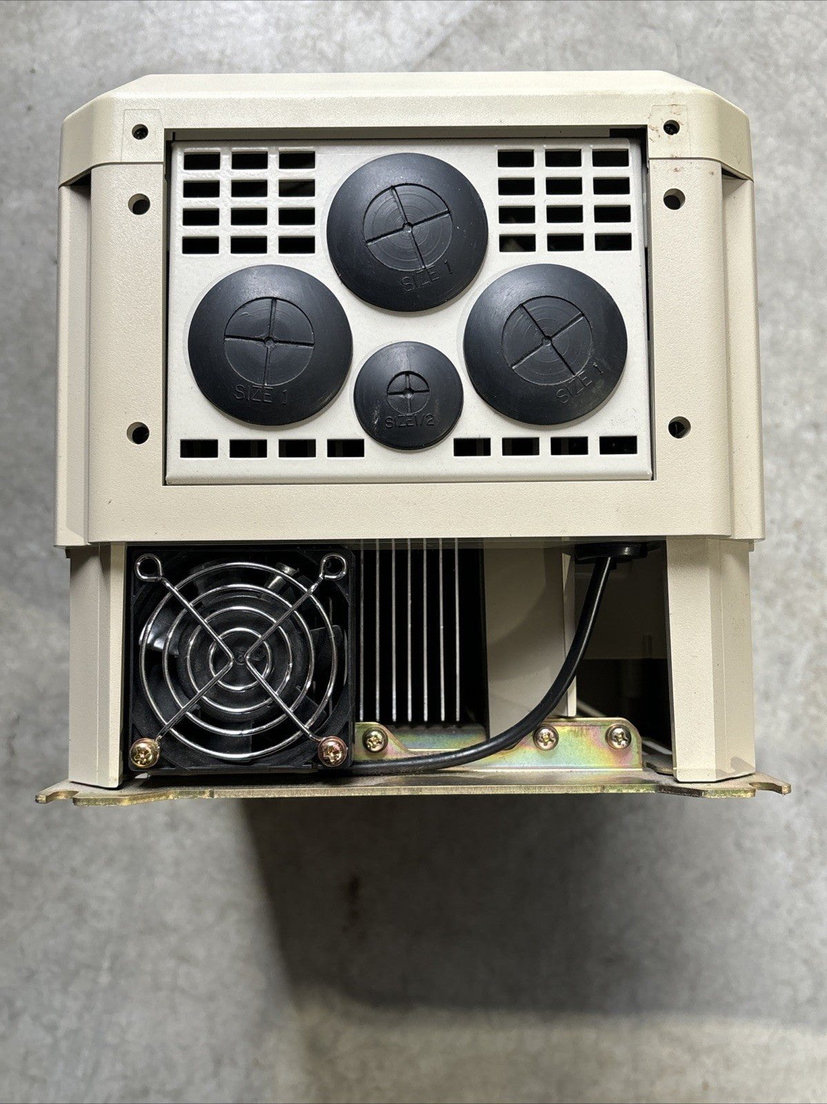 Yaskawa CIMR G5M53P7 Ac Drive 3ph 7.7Amp 500 600vac3
