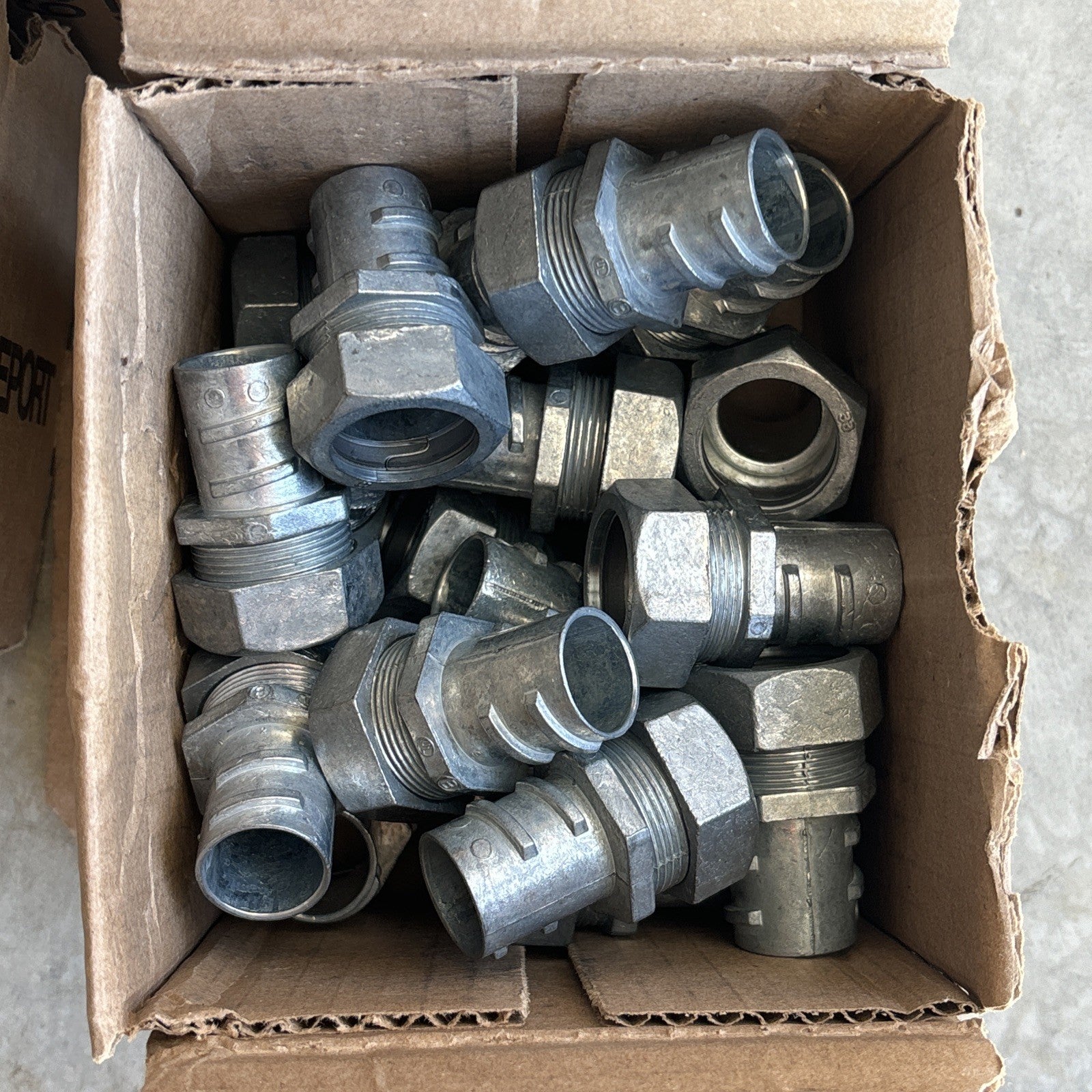 Lot Of 75 Bridgeport 582 DC Transition EMT/FMC CPLG 3/4",2