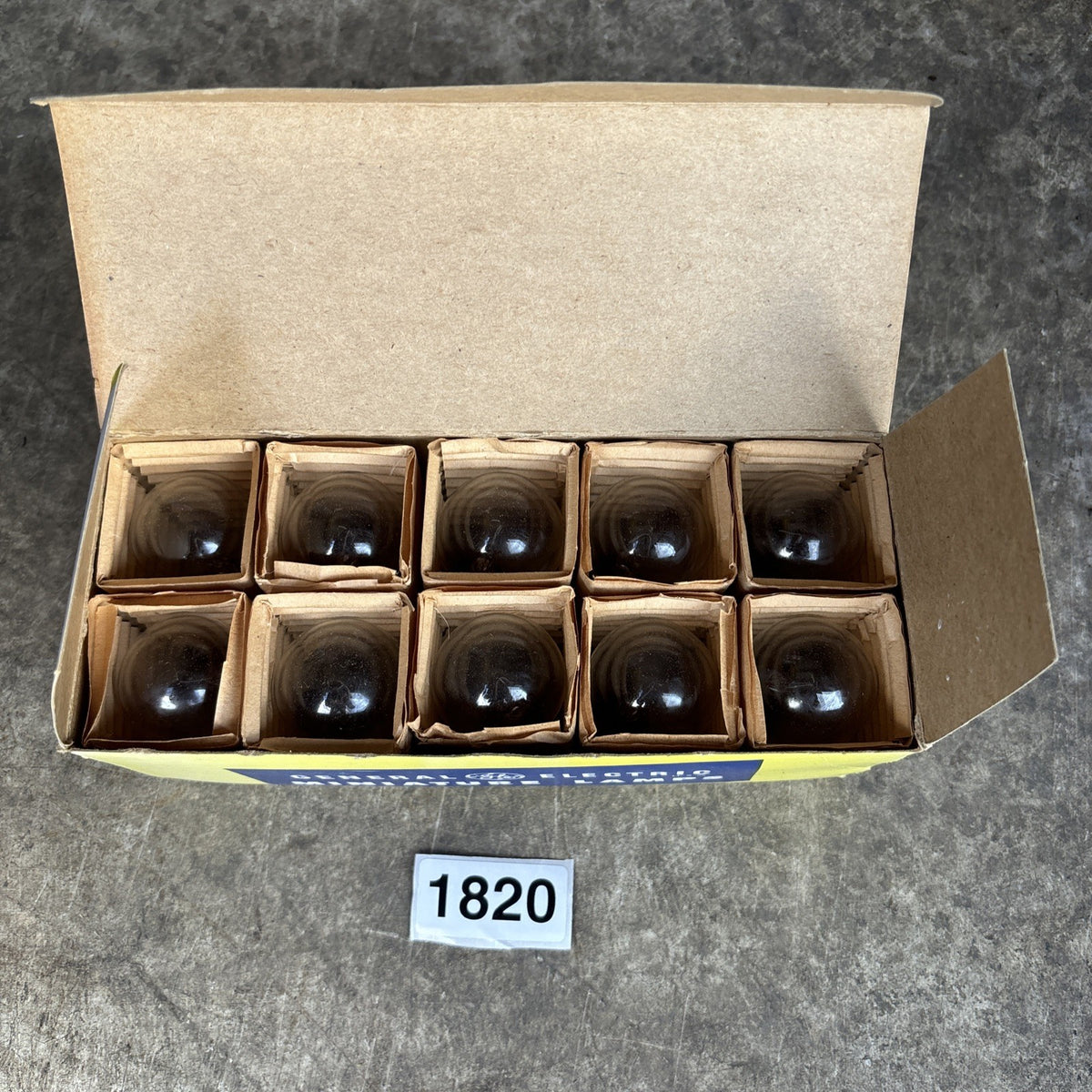 (10) NOS OEM GE311 MATTE RED 28V 40W LAMP BULBS  GE 311 GE311R0