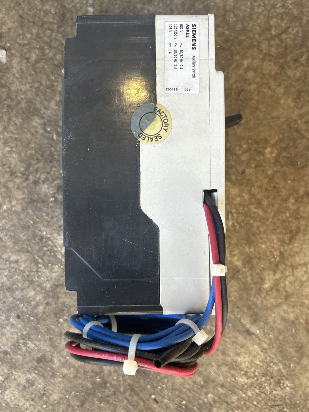 Siemens HEM3M030 Circuit Breaker 30 Amp 3 Pole 480 Vac4