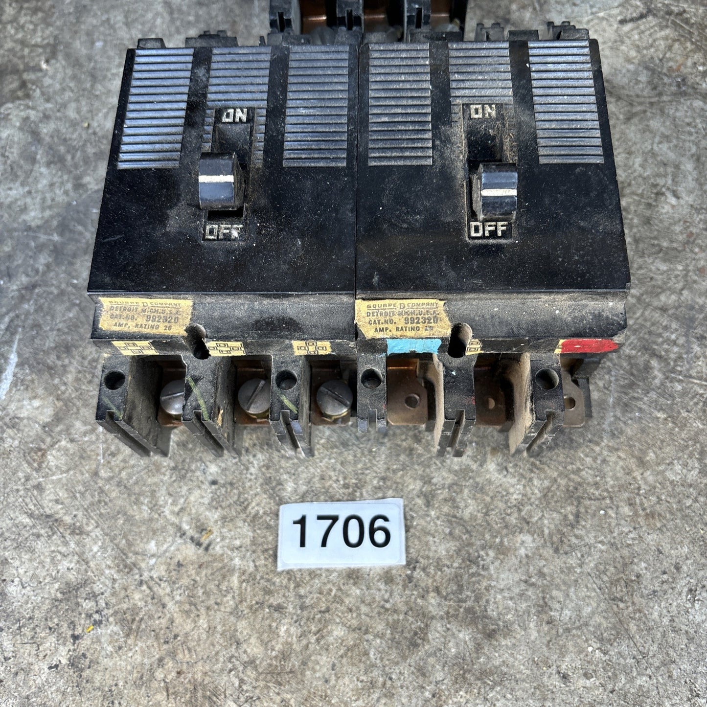 Square D Black 992320 20 Amp Circuit Breaker (Missing Screws)1