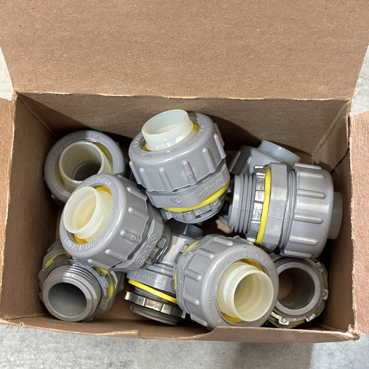 Case Of 10 Arlington NMLT75 Straight Liquid Tight Conduit Connector, 3/4 New1