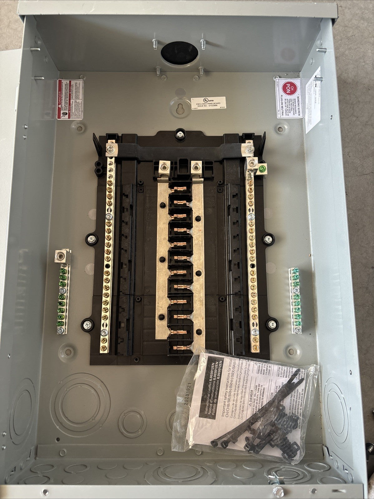 Eaton CHP24L125R Load Center Main Lug 125A 120/240V 1 P 24 Spaces 48 Circuits2