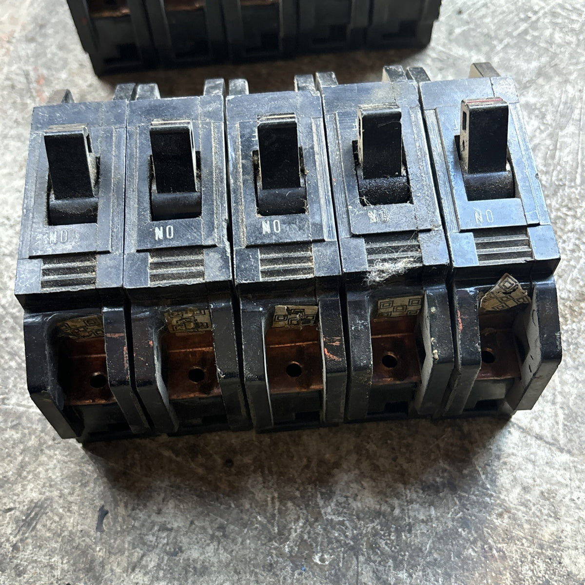 Lot Of 10 No Screws SQUARE3 D  TYPE  QB /  991120  / 20AMP/USE(33C3UP3