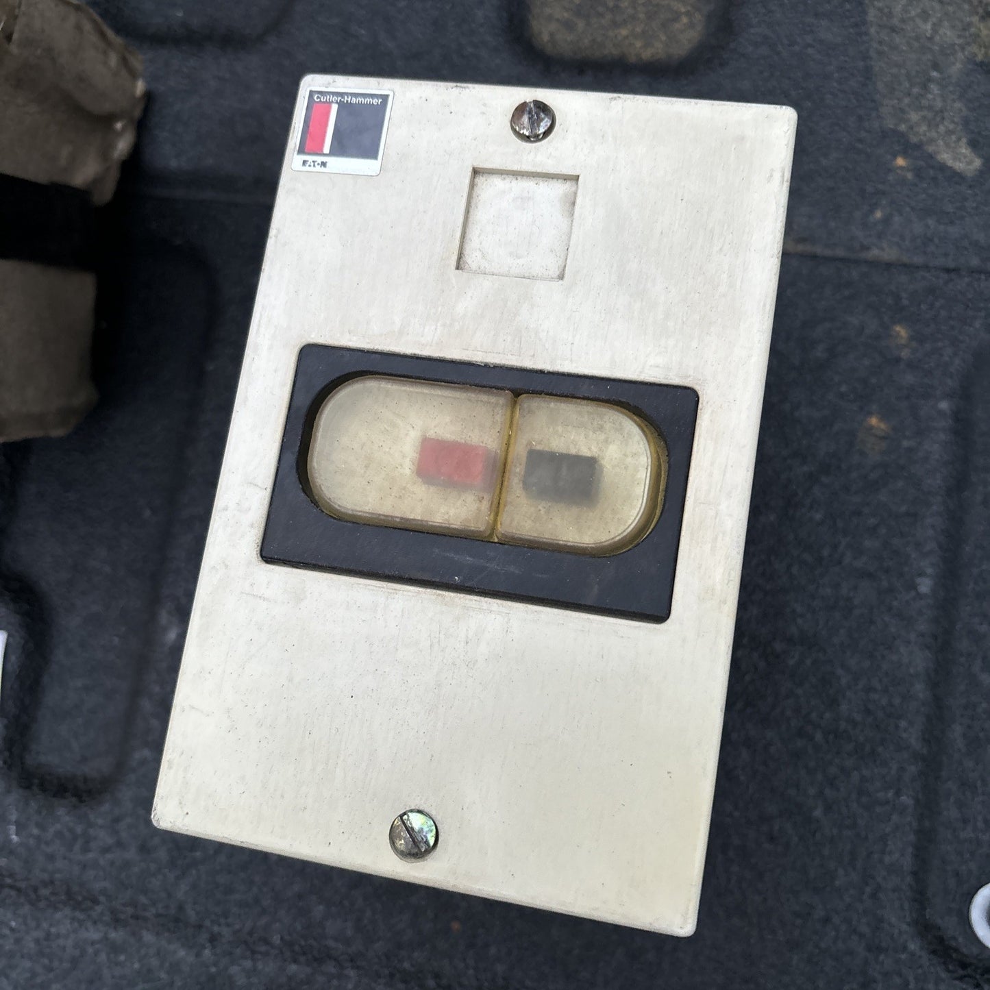 Cutler Hammer C799FP55 Flush Mount Plate For A302 Manual Starters1