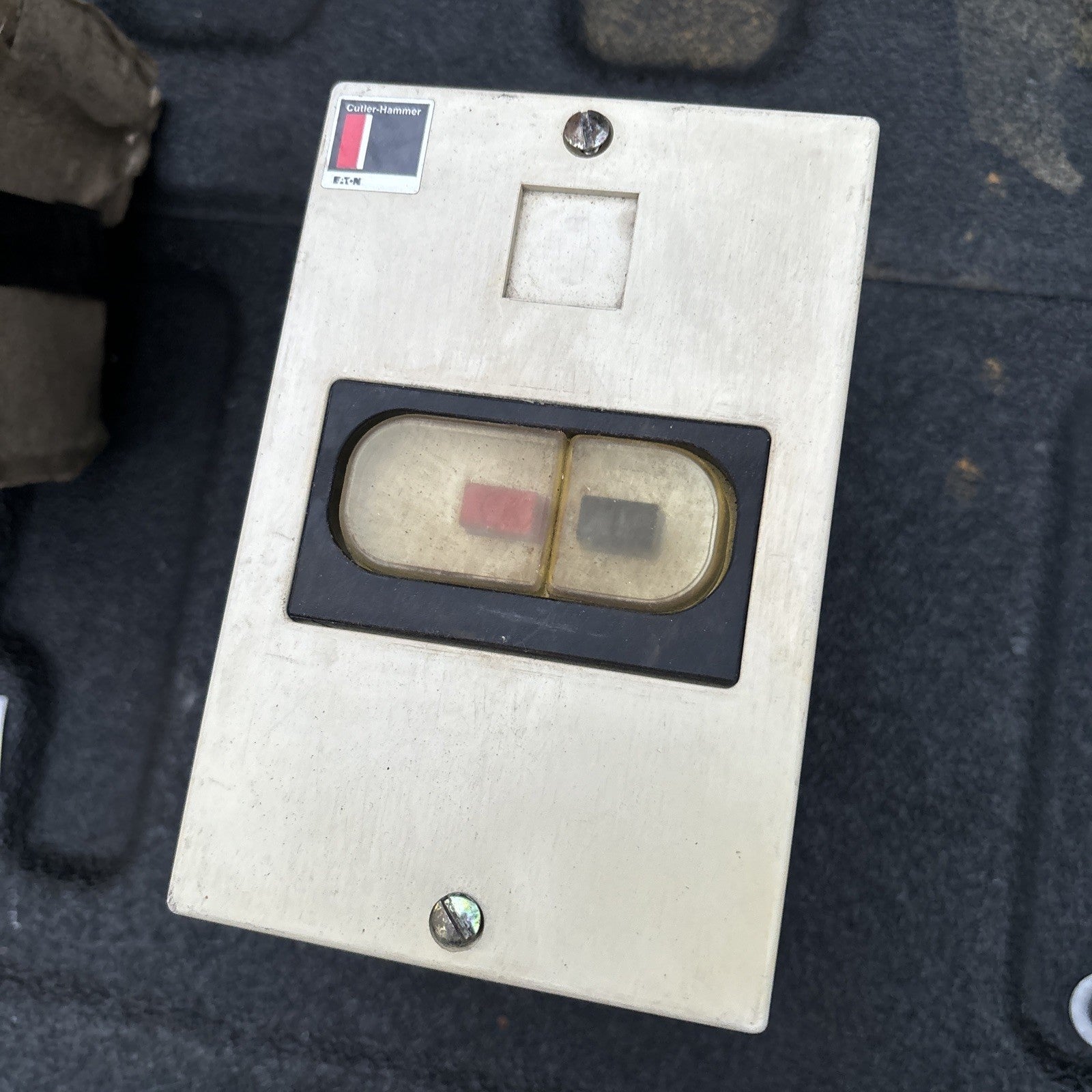 Cutler Hammer C799FP55 Flush Mount Plate For A302 Manual Starters1