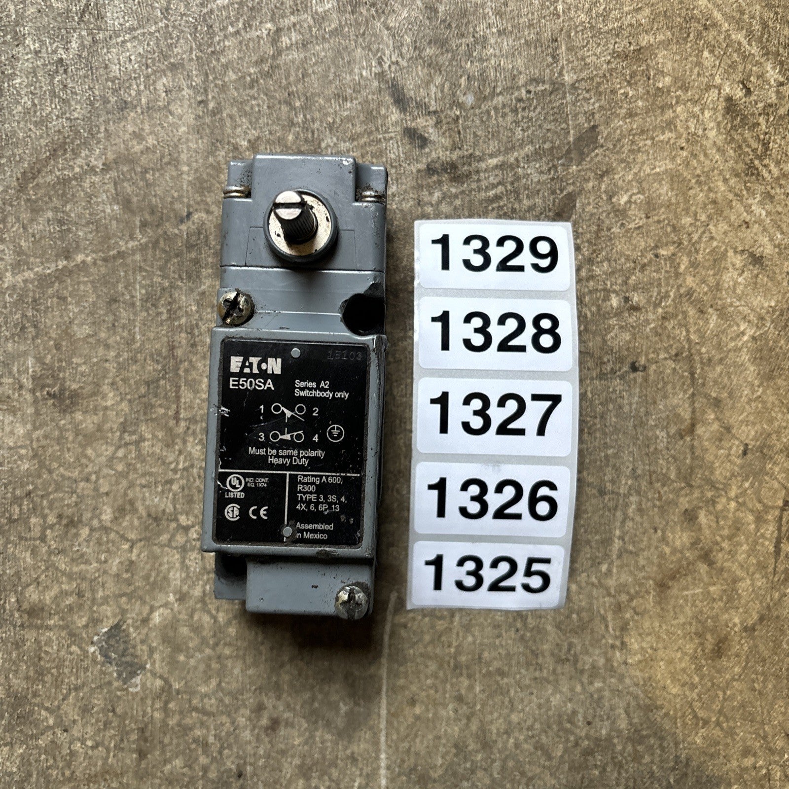 Cutler Hammer E50SA Limit Switch SER A1 W/E50DL1 Operating Head  USED0