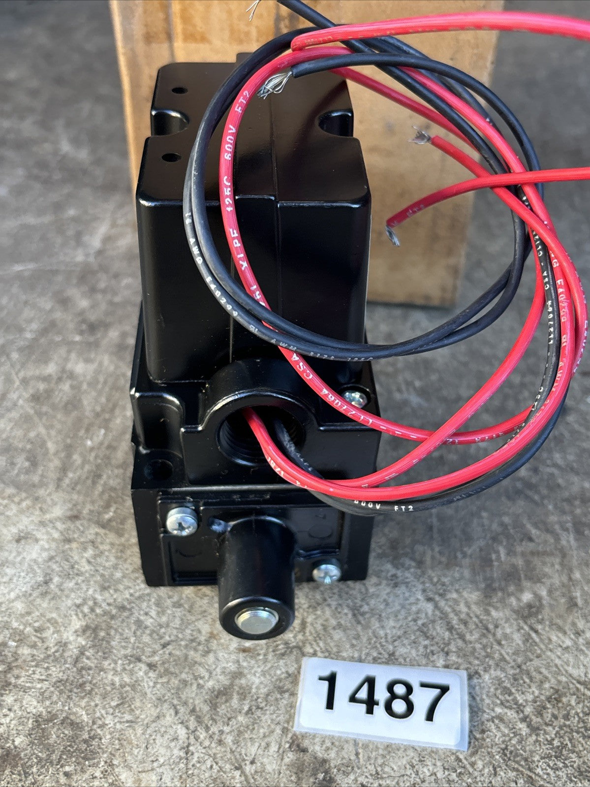 NEW PARKER SS40102501 PNEUMATIC SOLENOID VALVE 120VAC 150PSI NEW7