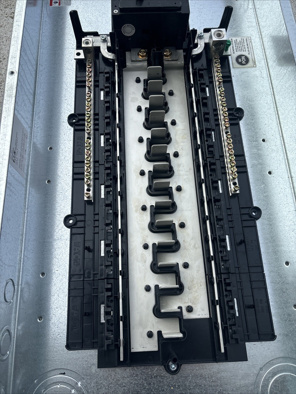 Eaton BRP30B200 30-Space Main Breaker Center Panel 200A No Cover3