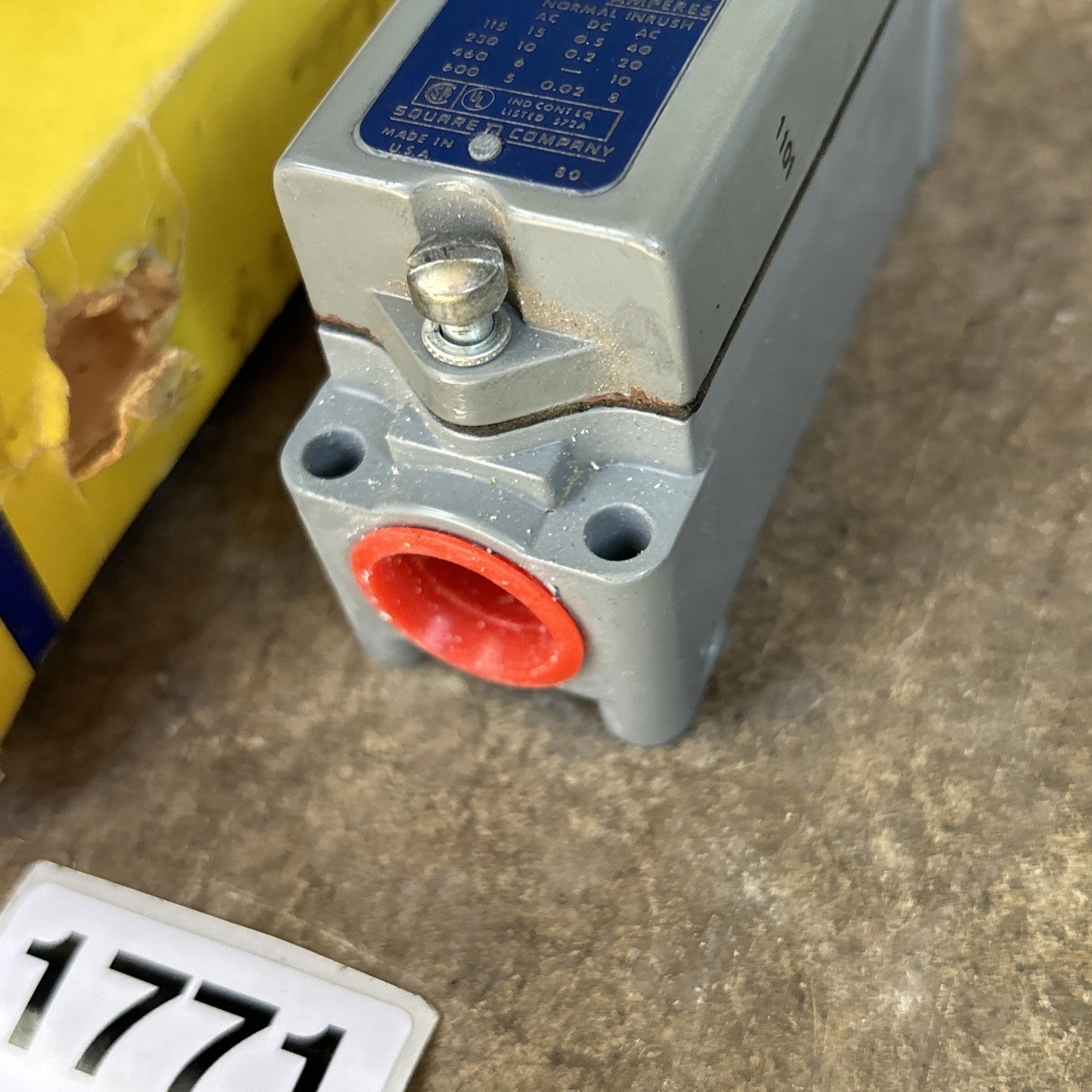 NEW SQUARE D 9007 AW 12/D LIMIT SWITCH 600VAC 8A 80762 *READ*4