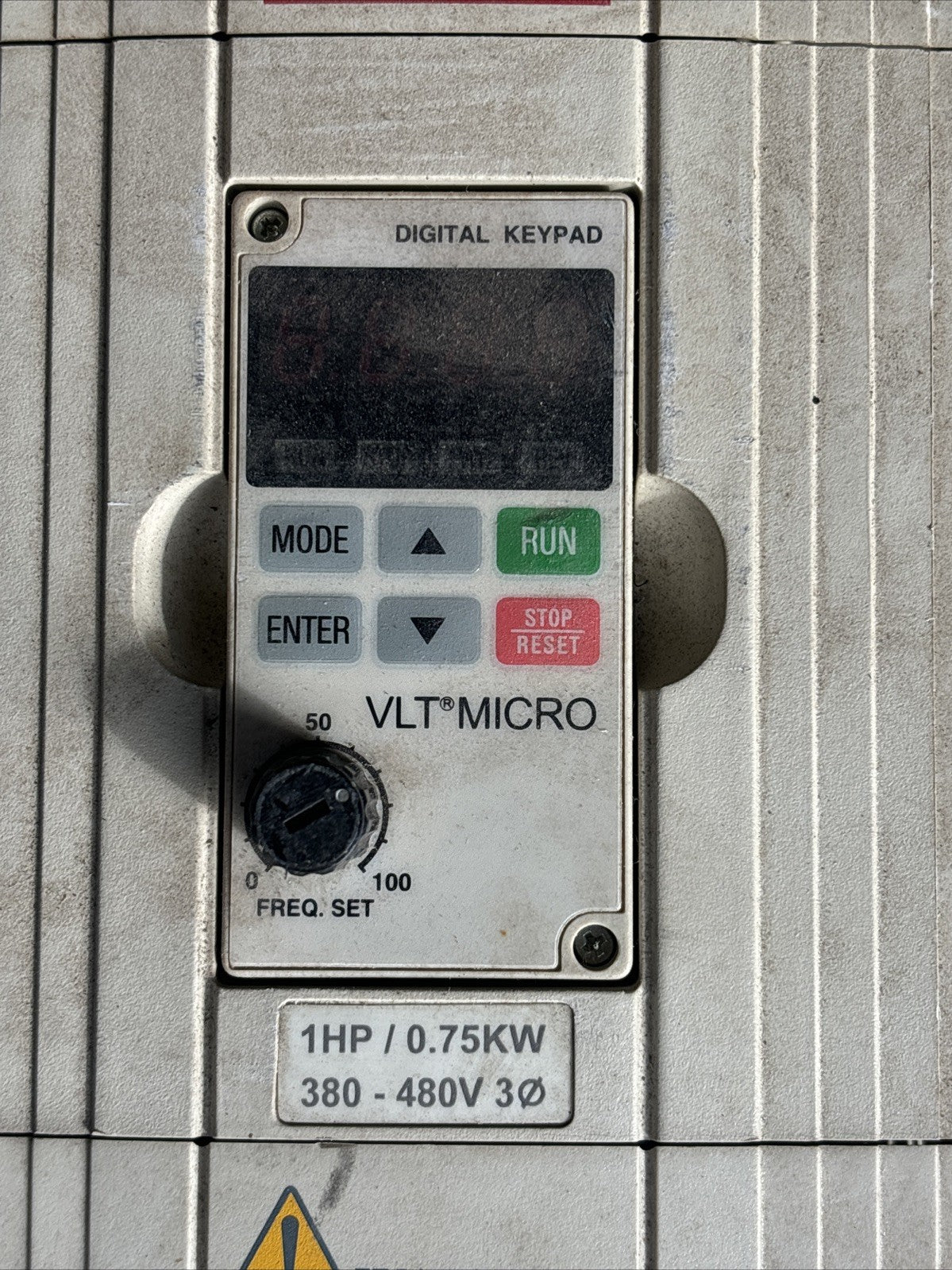 DANFOSS 176F7312 1HP 460V AC DRIVE1