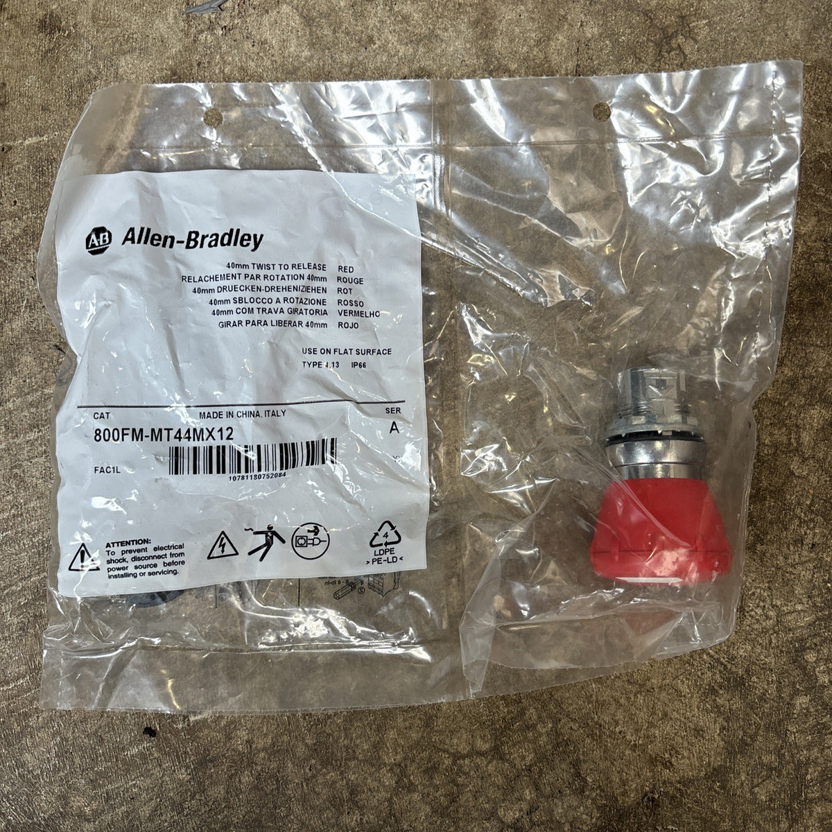 Allen Bradley Latching E Stop Twist Lock 800FM-MT44MX120