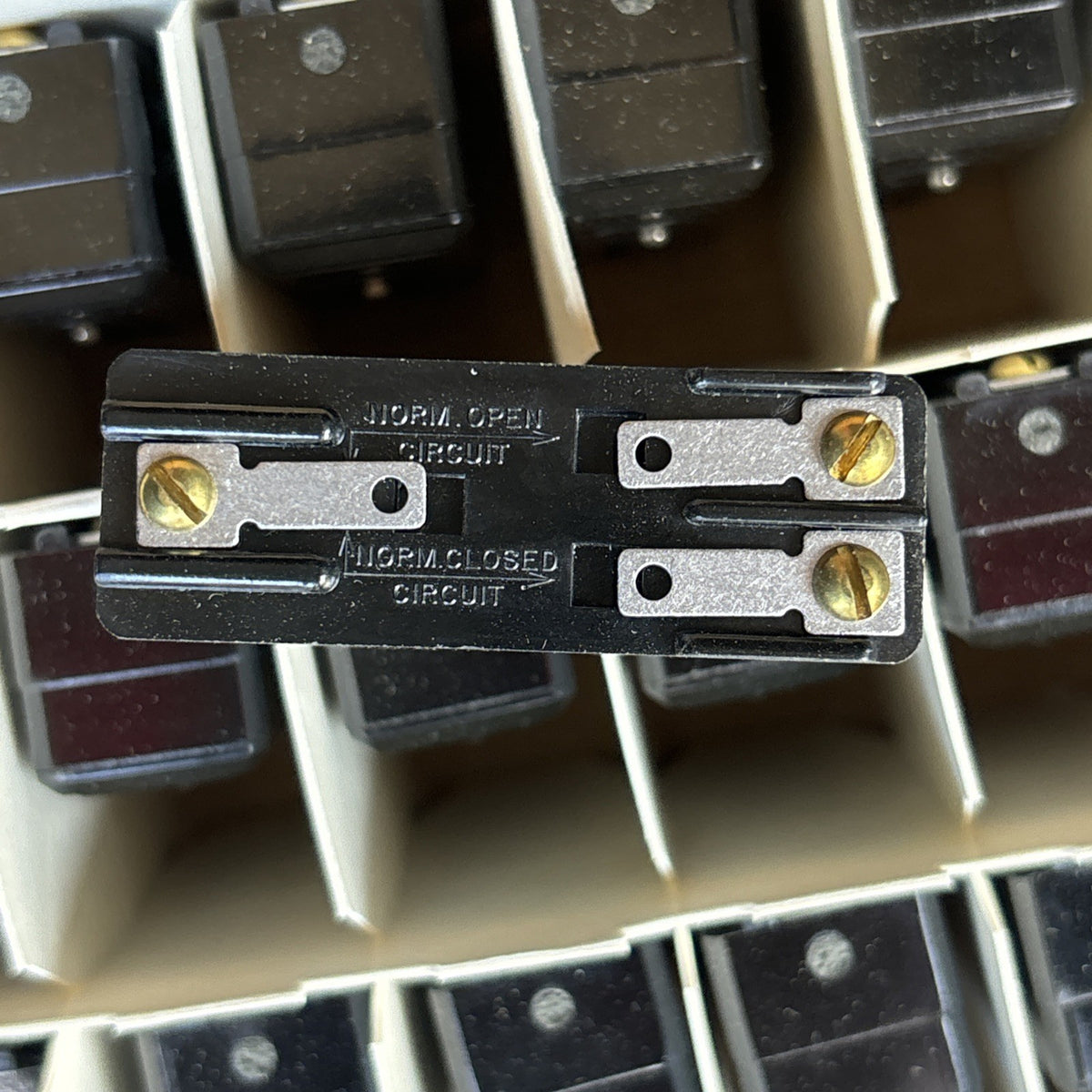 LOT OF 55 HONEYWELL BZ 2G A2 MICROSWITCH NEW2
