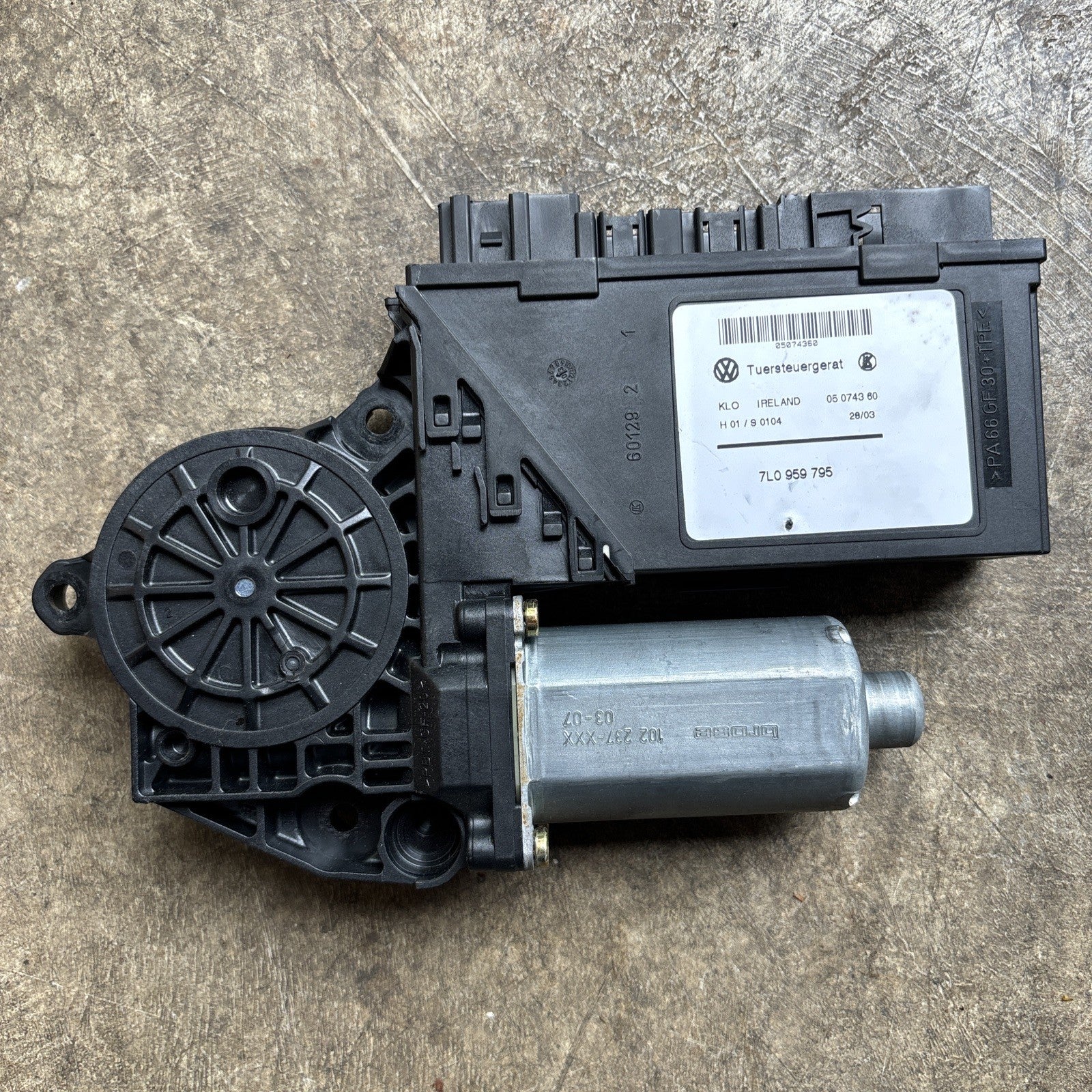 VW TOUAREG/ Porsche Cayenne 7LA, 7L6, 7L7  hinten links 7L09597950