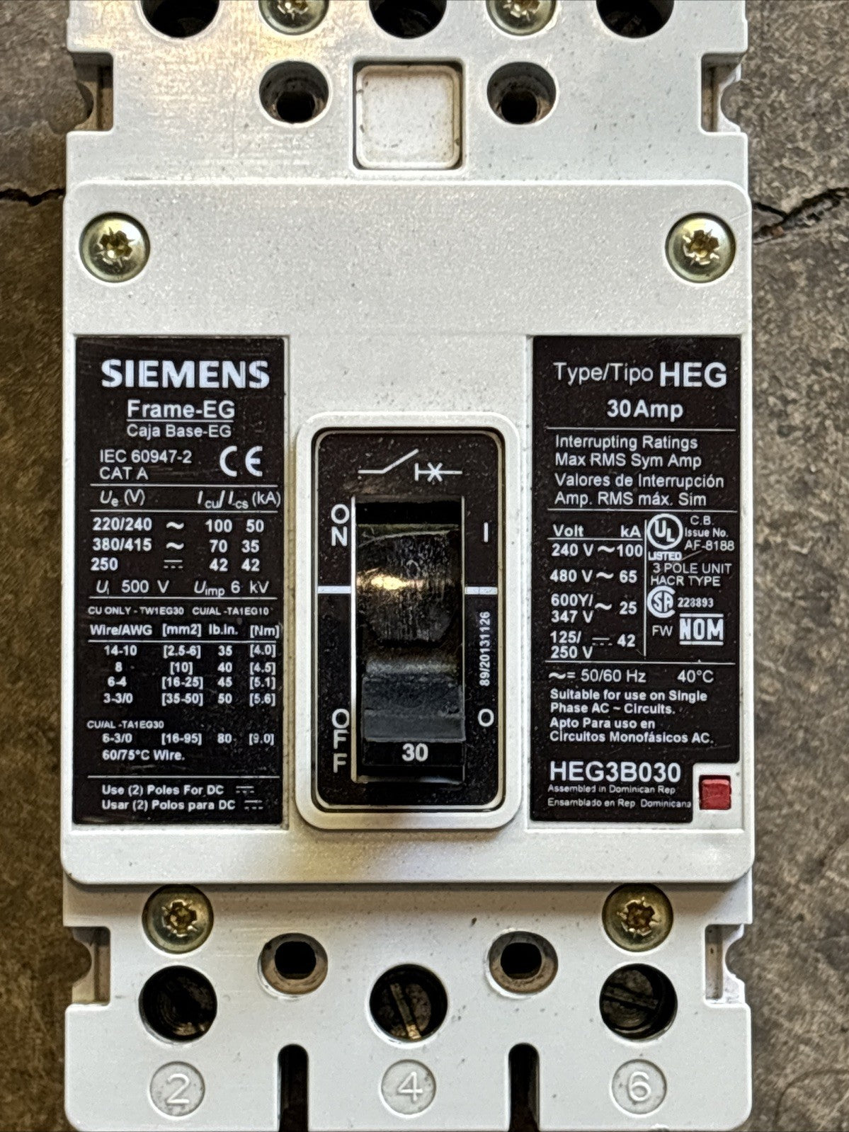 Siemens HEG3B030 circuit breaker1