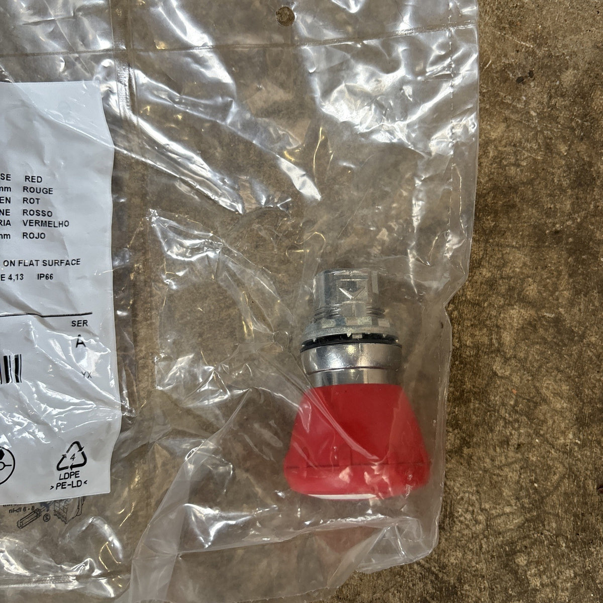 Allen Bradley Latching E Stop Twist Lock 800FM-MT44MX122