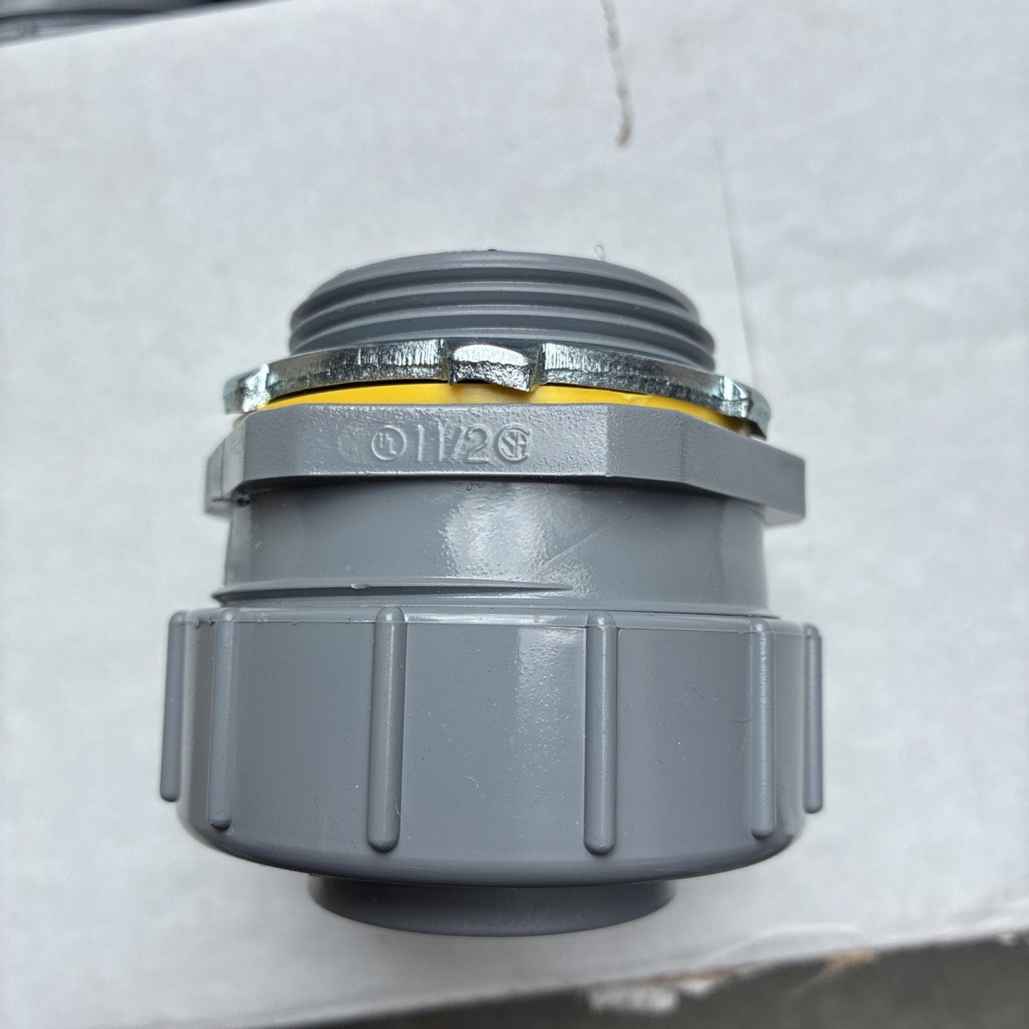 Arlington NMLT150 1 1/2" 1.5" Straight Liquid Tight Connector   Box Of 204