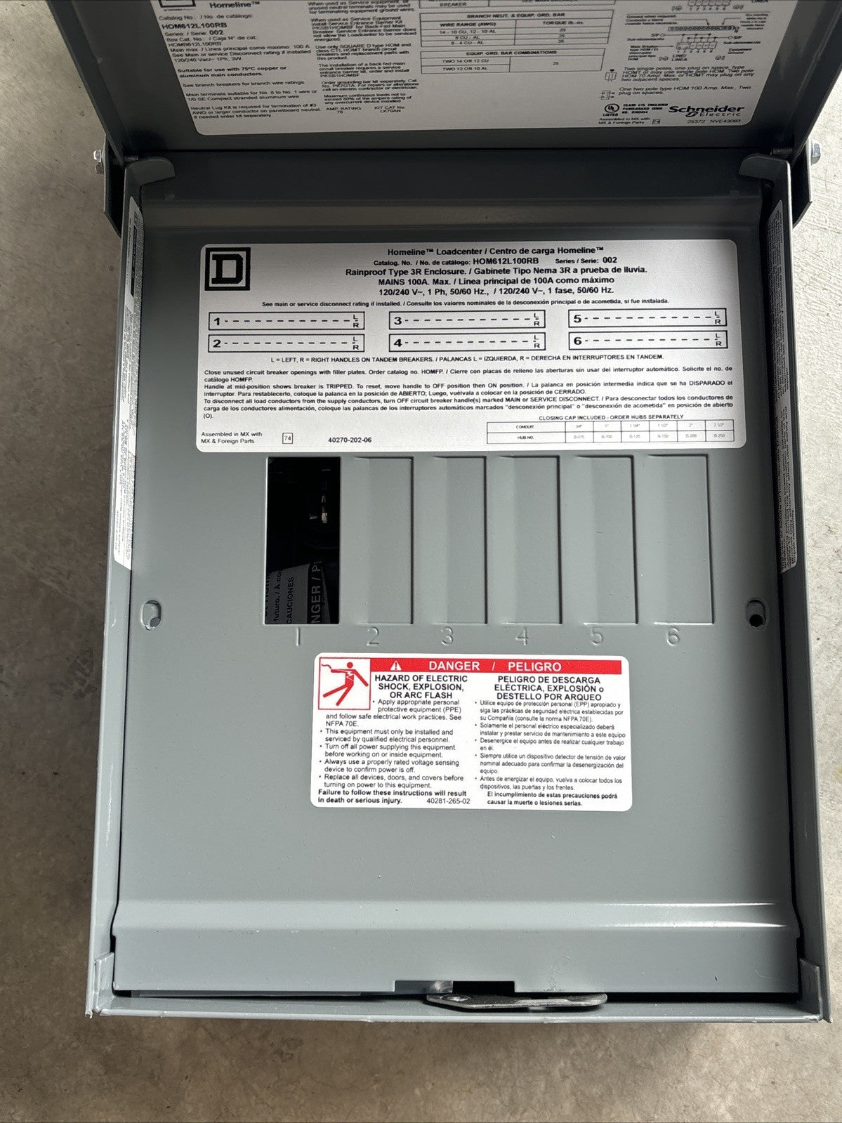 Square D HOM612L100RB Circuit Breaker Load Center  100A   120/240V   6 Space NEW4