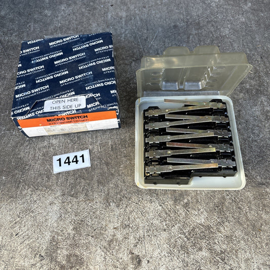 NEW BOX OF 10 HONEYWELL BE 2RV A2 MICRO LIMIT SWITCH PILOT DUTY 25A 125/250/480V0