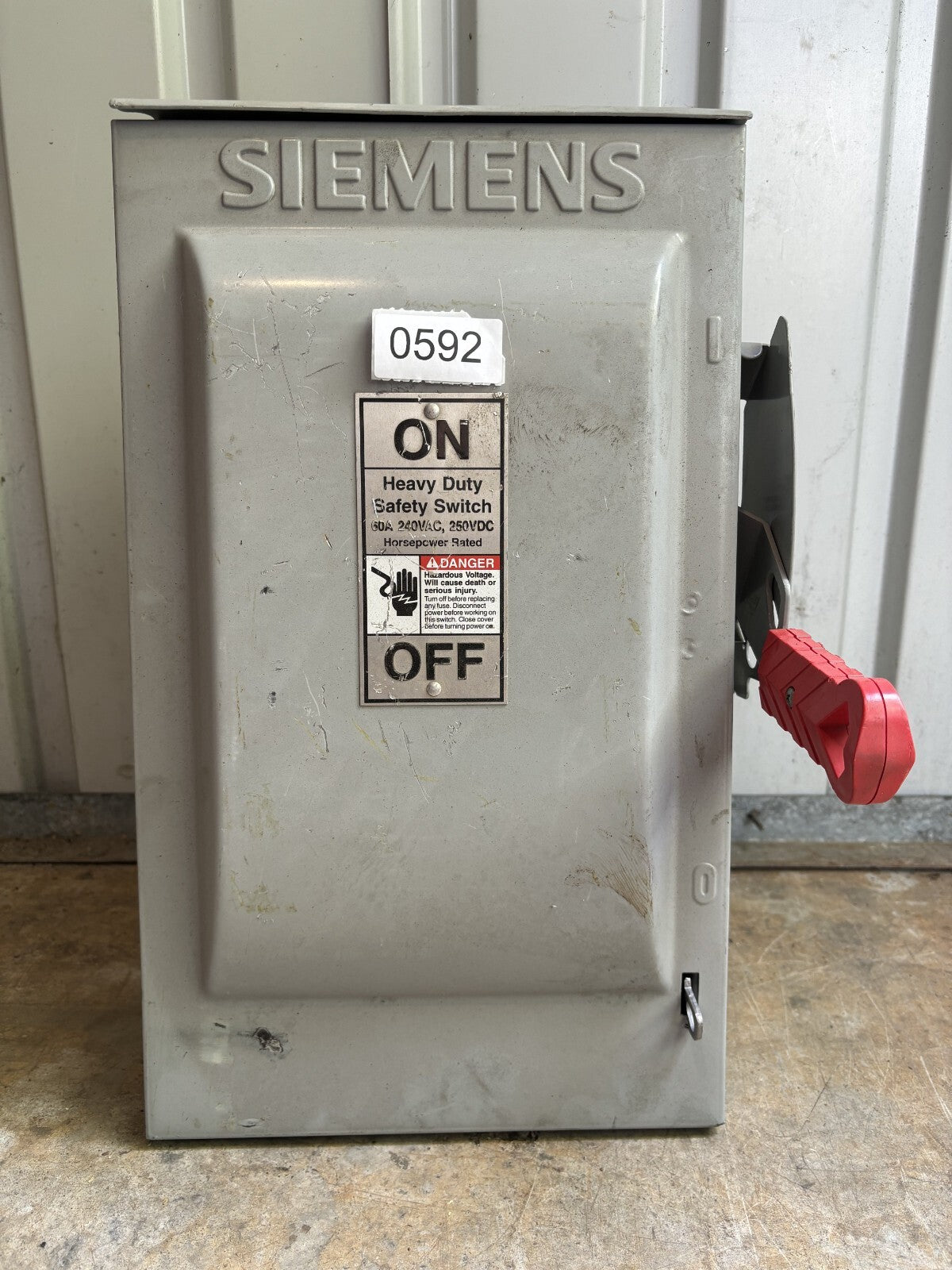 Siemens HF222NR Fusible Heavy Duty Safety Switch 60 Amp 240 Vac0
