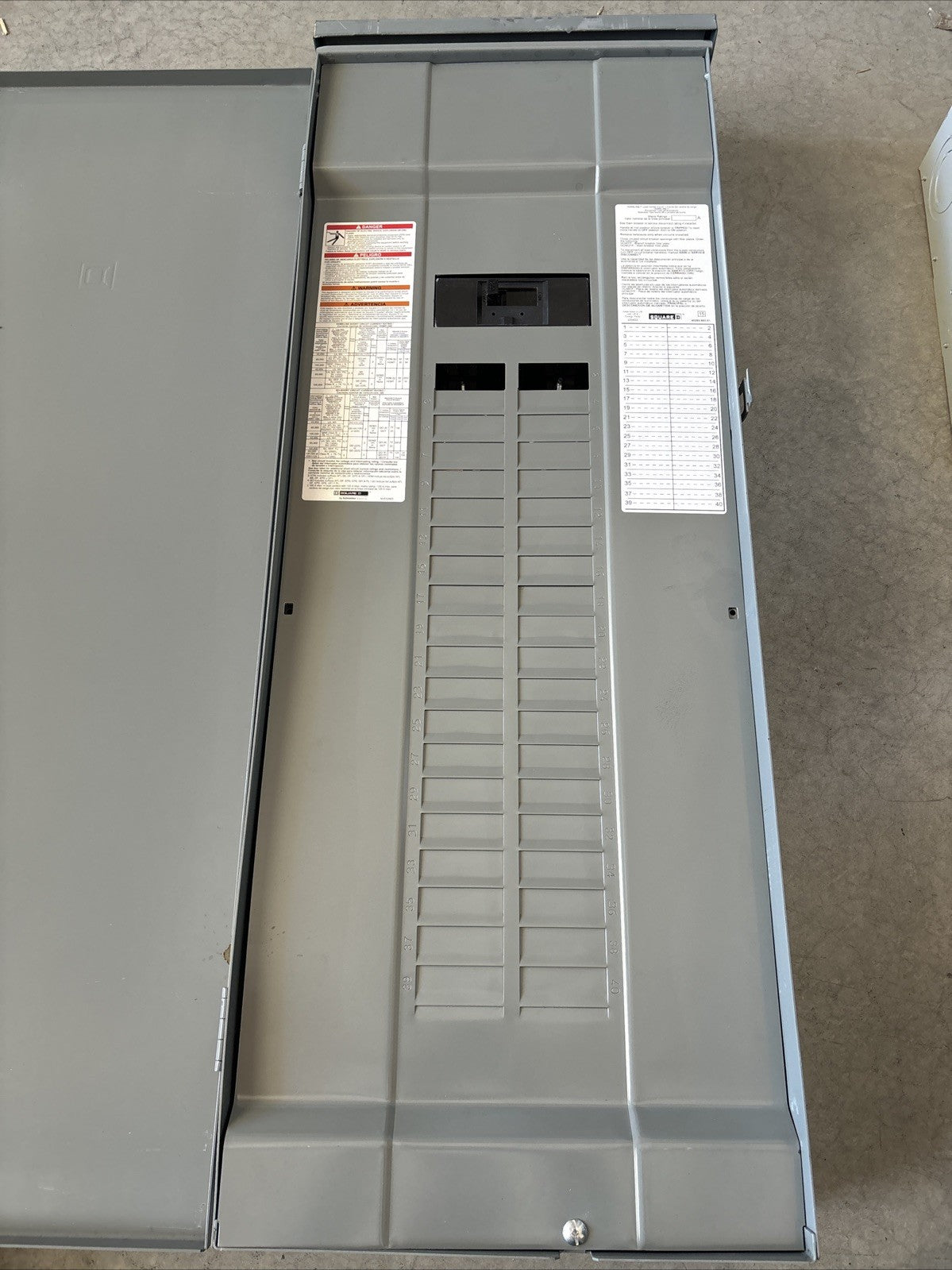 Square D BXH40RA QO Load Center 225A 120/240V 3Ph 50/60 Hz Nema 3R Rainproof1