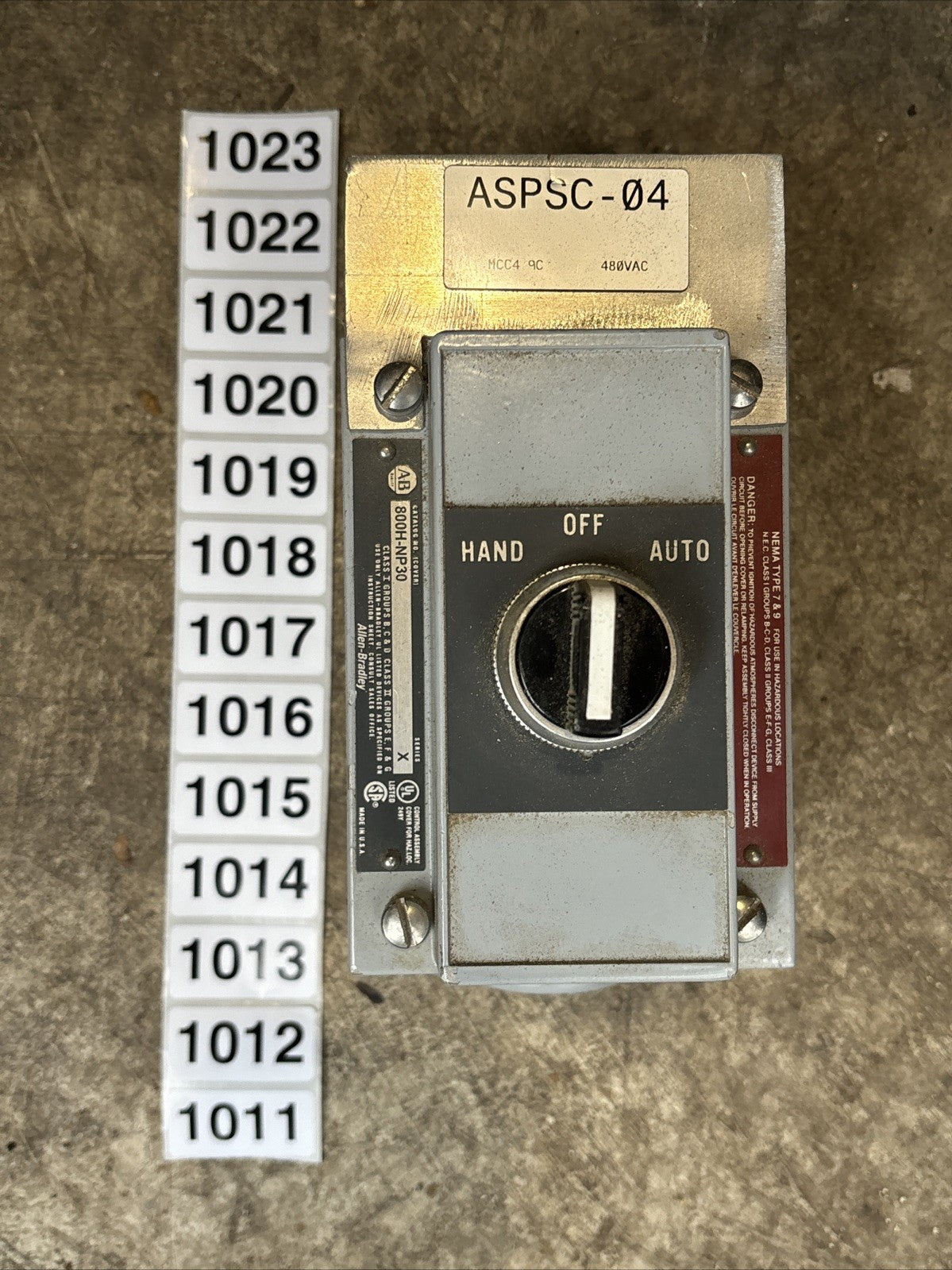 Allen Bradley Enclosure 800H-1HVX7M1 Body 800H-NP30 Cover0