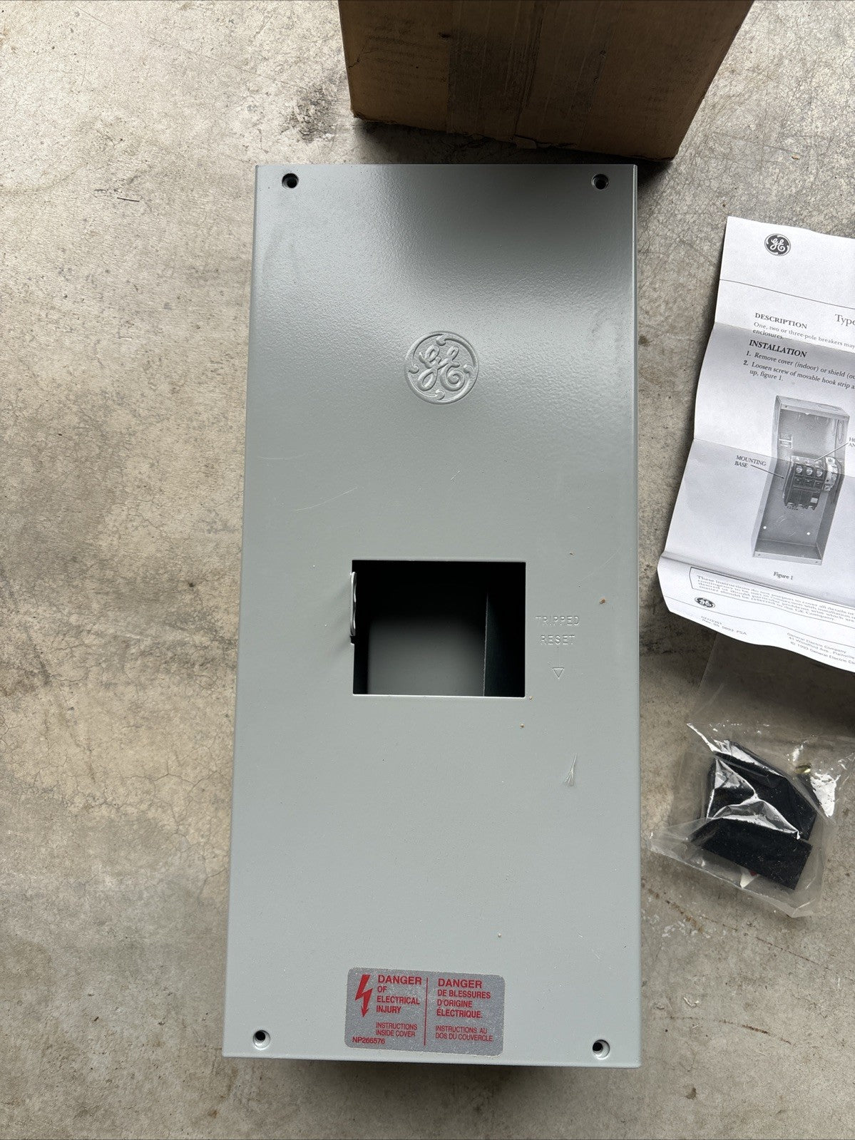 GE TQC100S Circuit Breaker Enclosure 100 Amp 240 Volt Surface Mount - NEW3