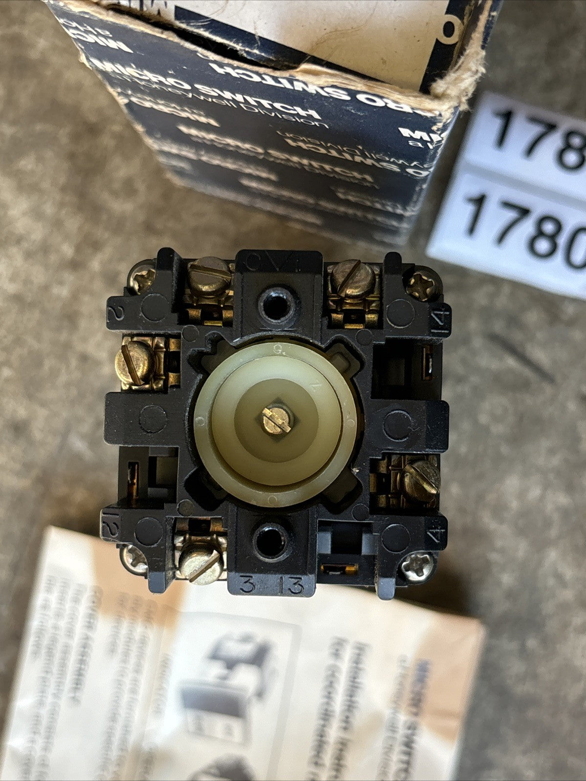 HONEYWELL MICRO SWITCH 910BDA031 / 910BDA031 NEW IN BOX3