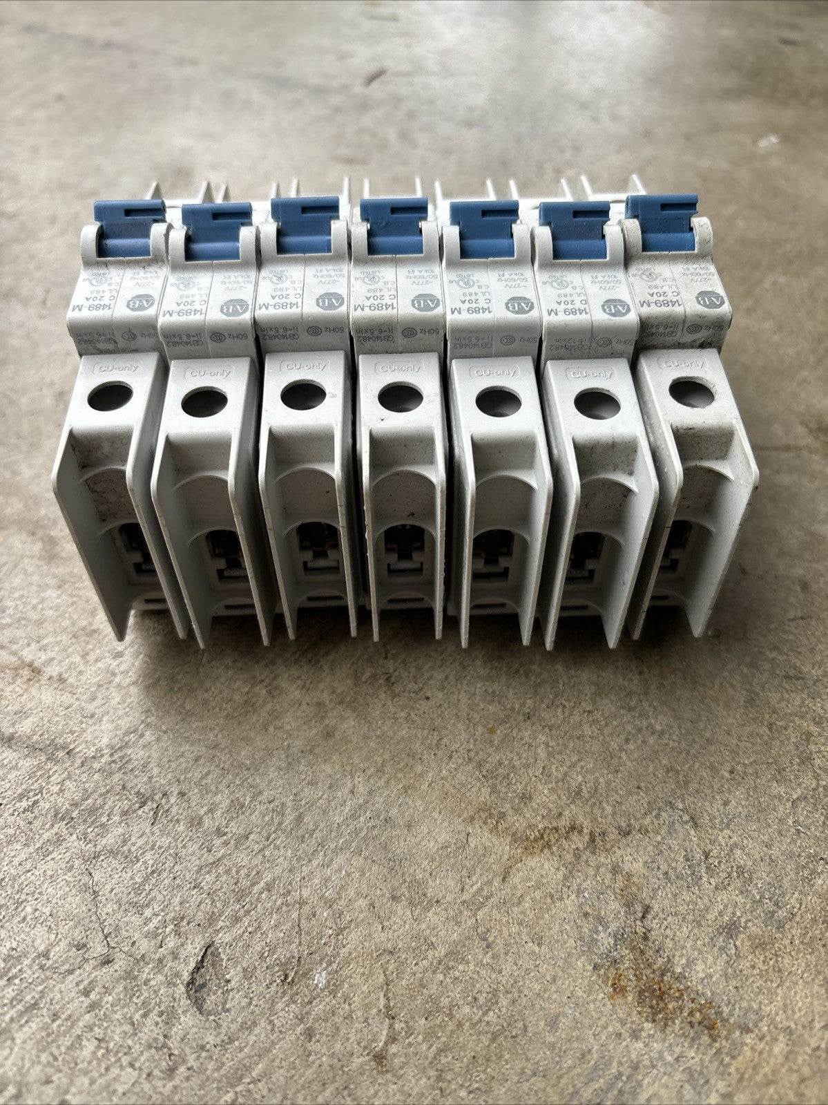 Allen Bradley 1489 M1C200 Ser. D Circuit Breaker 1489 M C 20A 1 Pole Lot Of 72