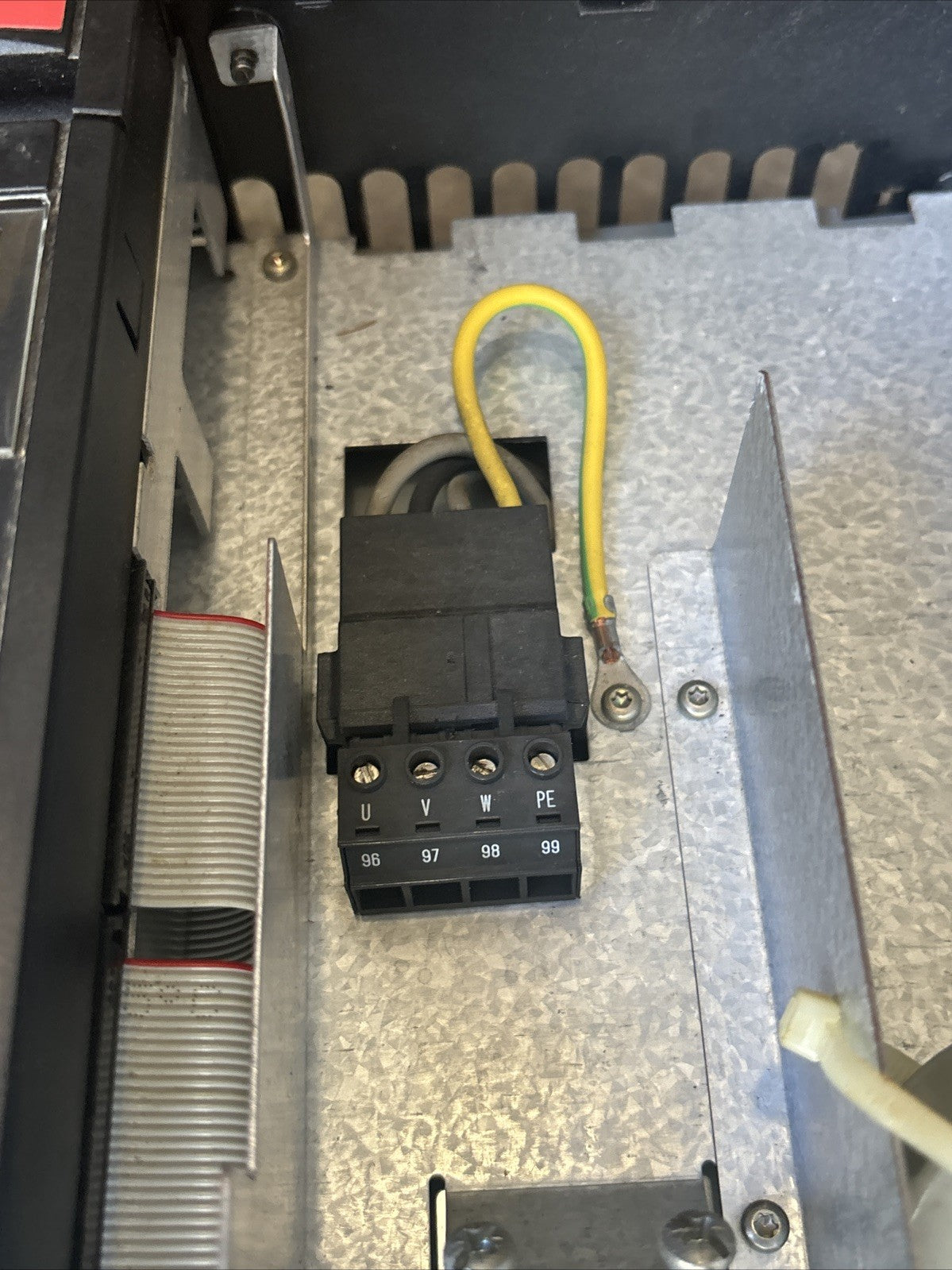 DANFOSS VLT5011PT5C54SBR1DLF00A00C0 VLT 5000 12.2kVa Drive4