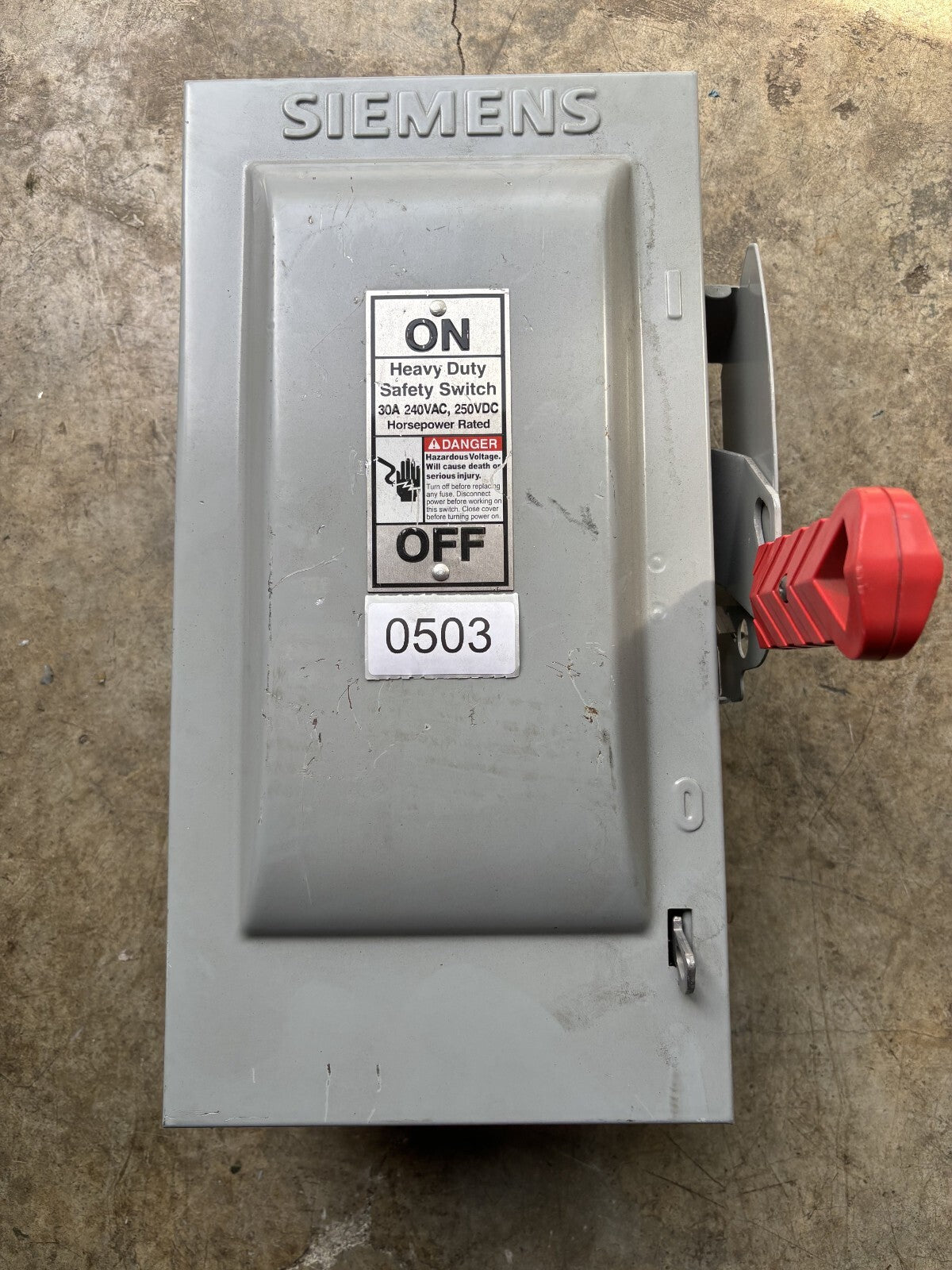 Siemens HF221N Fusible Heavy Duty Safety Switch 30 Amp 240 Vac0