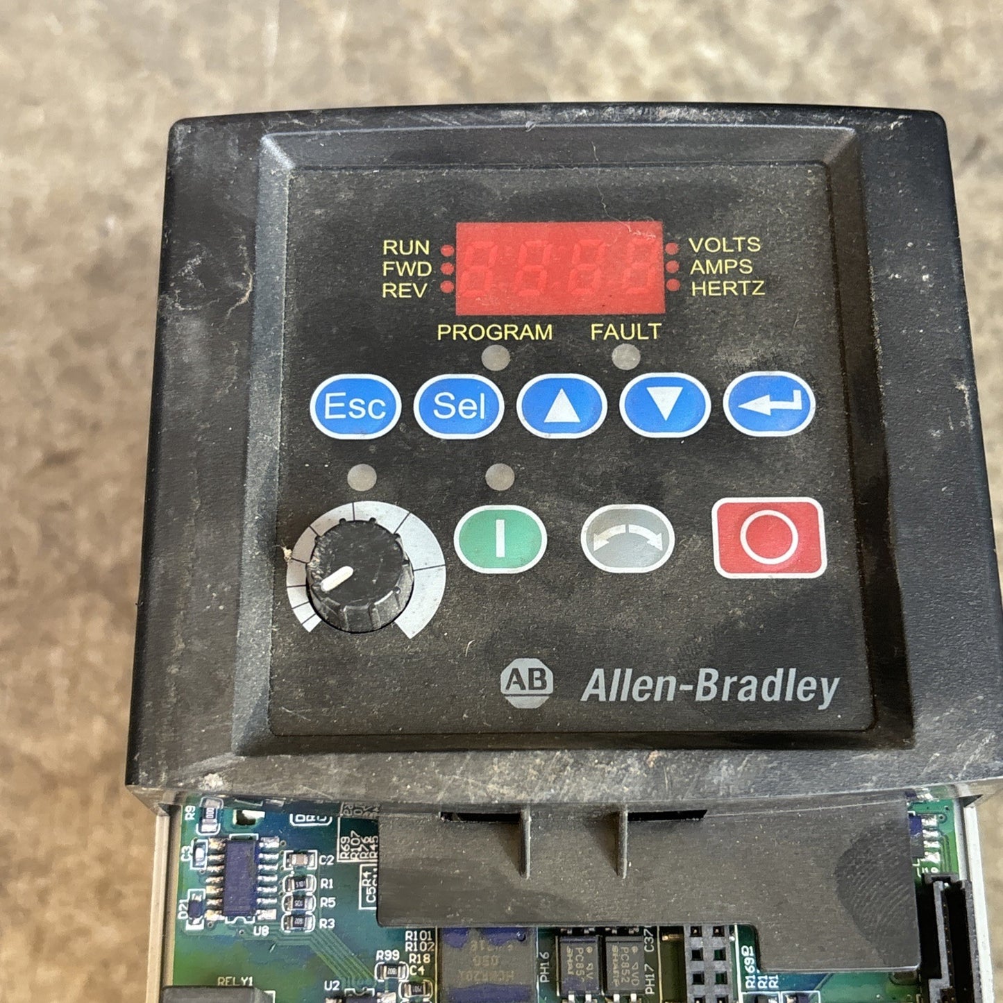Allen Bradley Powerflex 40 22B D2P3N104 Ser A 1 HP AC Drive, 380 V 480 V 3 Phase1