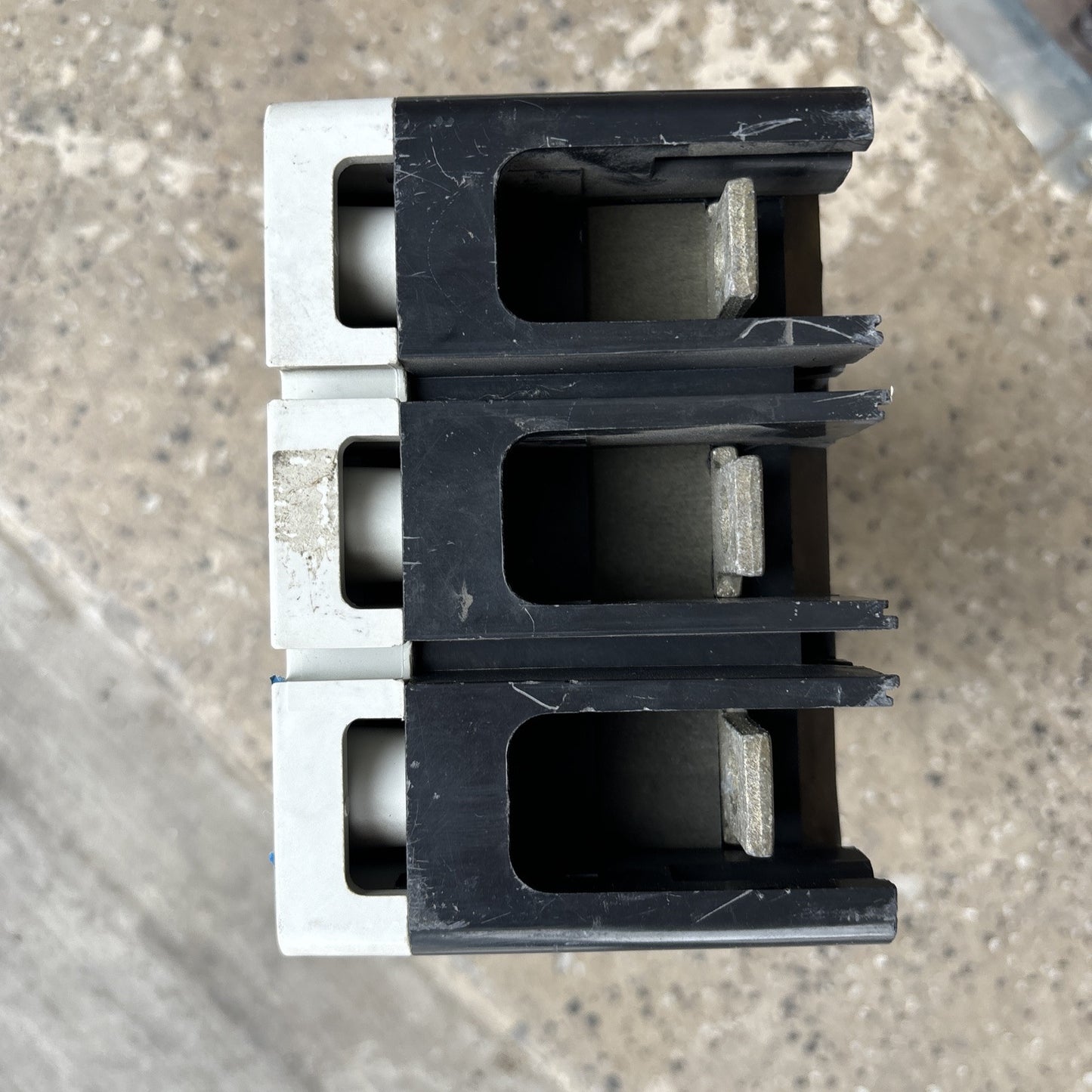 Eaton Cutler Hammer Circuit Breaker KDB3225W 225 Amp 600 VAC 250 VDC 3 Pole4