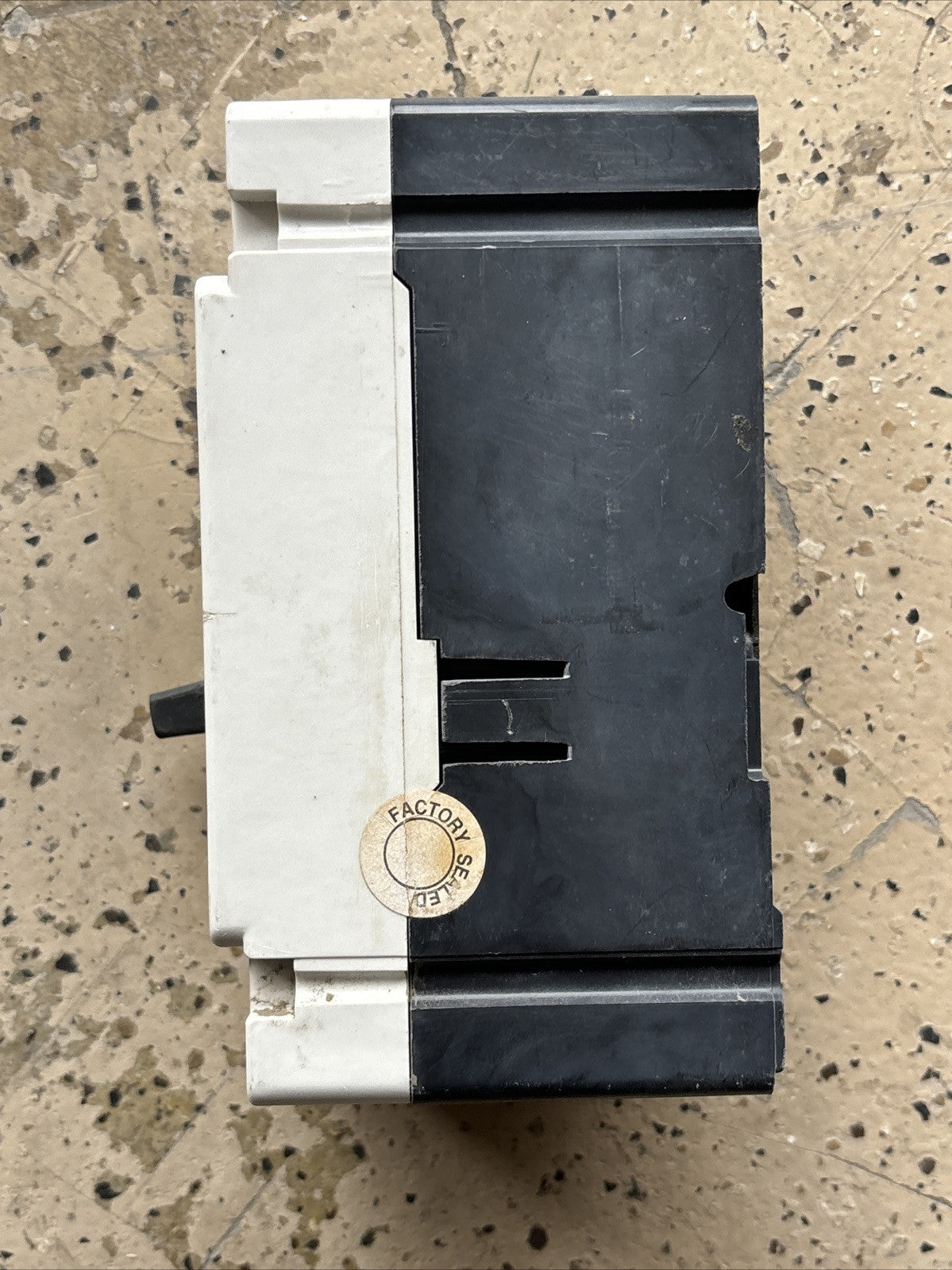 CUTLER HAMMER HFD2020 20 AMP 600 VOLT 2P 65K Circuit Breaker SHIPS SAMER DAY5
